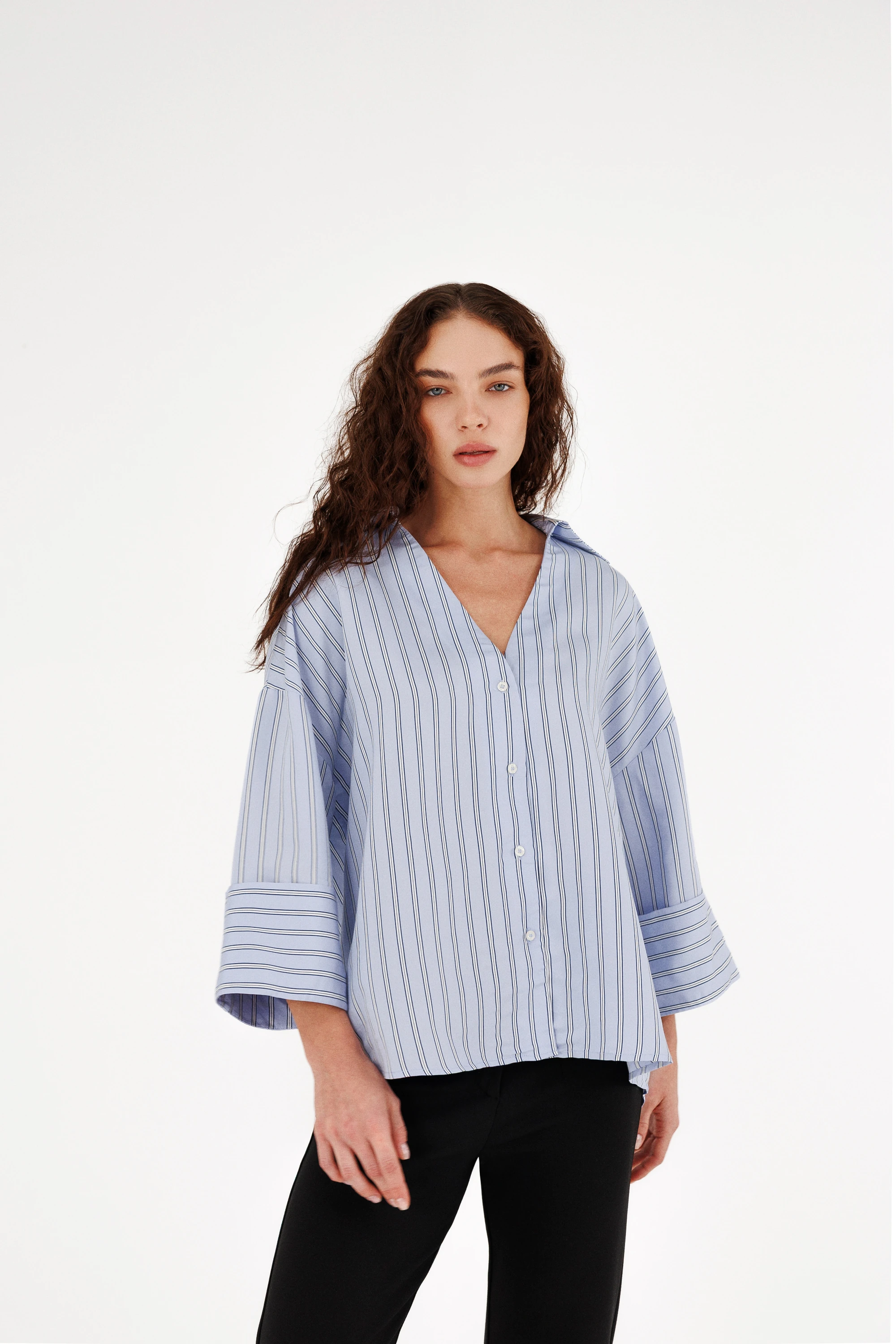 Geniş Kollu V Yaka Gömlek - Mavi Çizgili