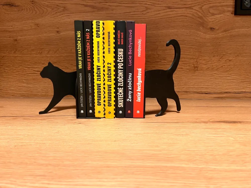 Kedili Kitap Tutacağı