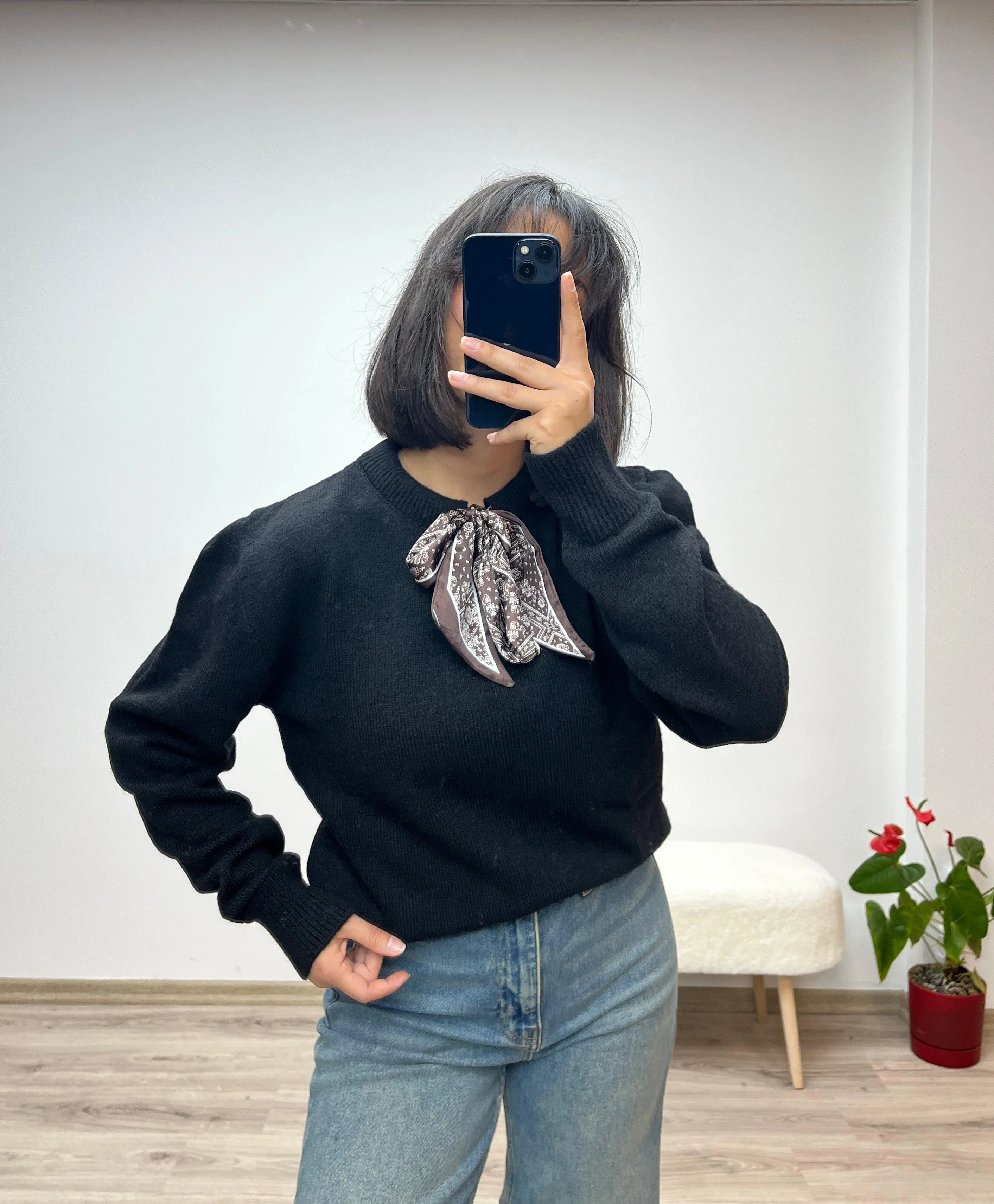 Fular Detaylı Triko Kazak - SİYAH