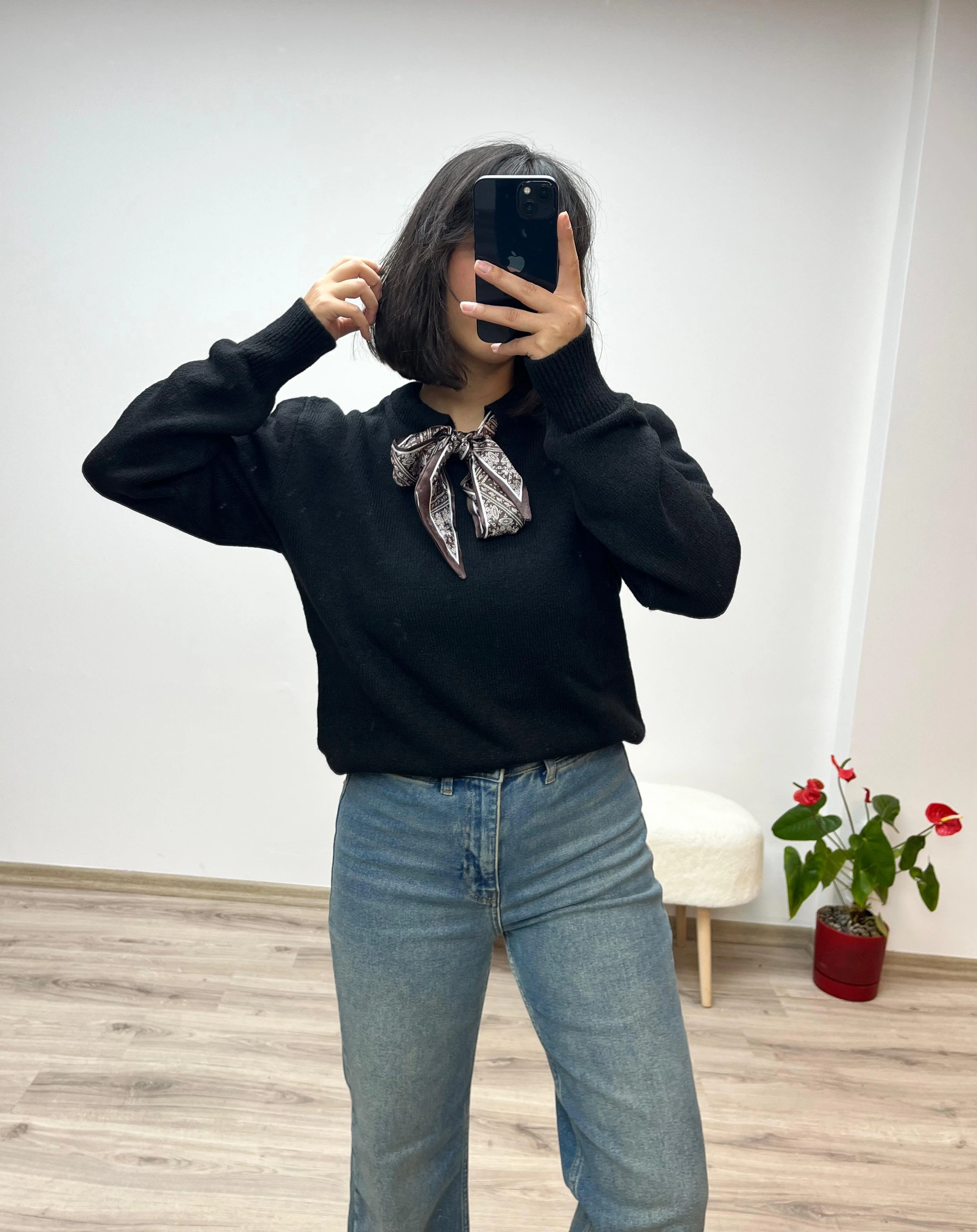 Fular Detaylı Triko Kazak