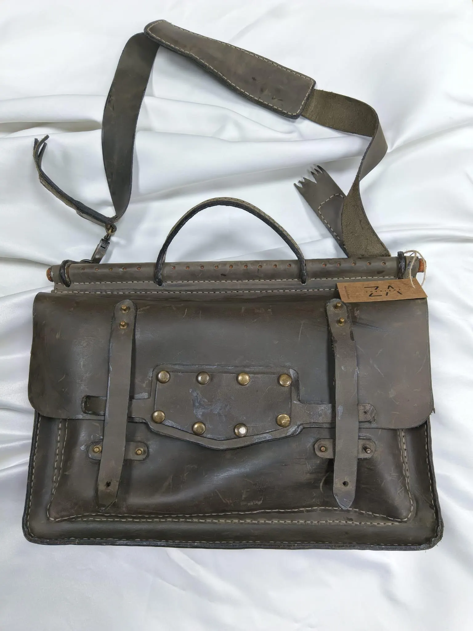 El Yapımı Vintage Deri Çanta – Hakiki Deriden Omuz ve El Çantası, Pirinç Detaylı Retro Tasarım