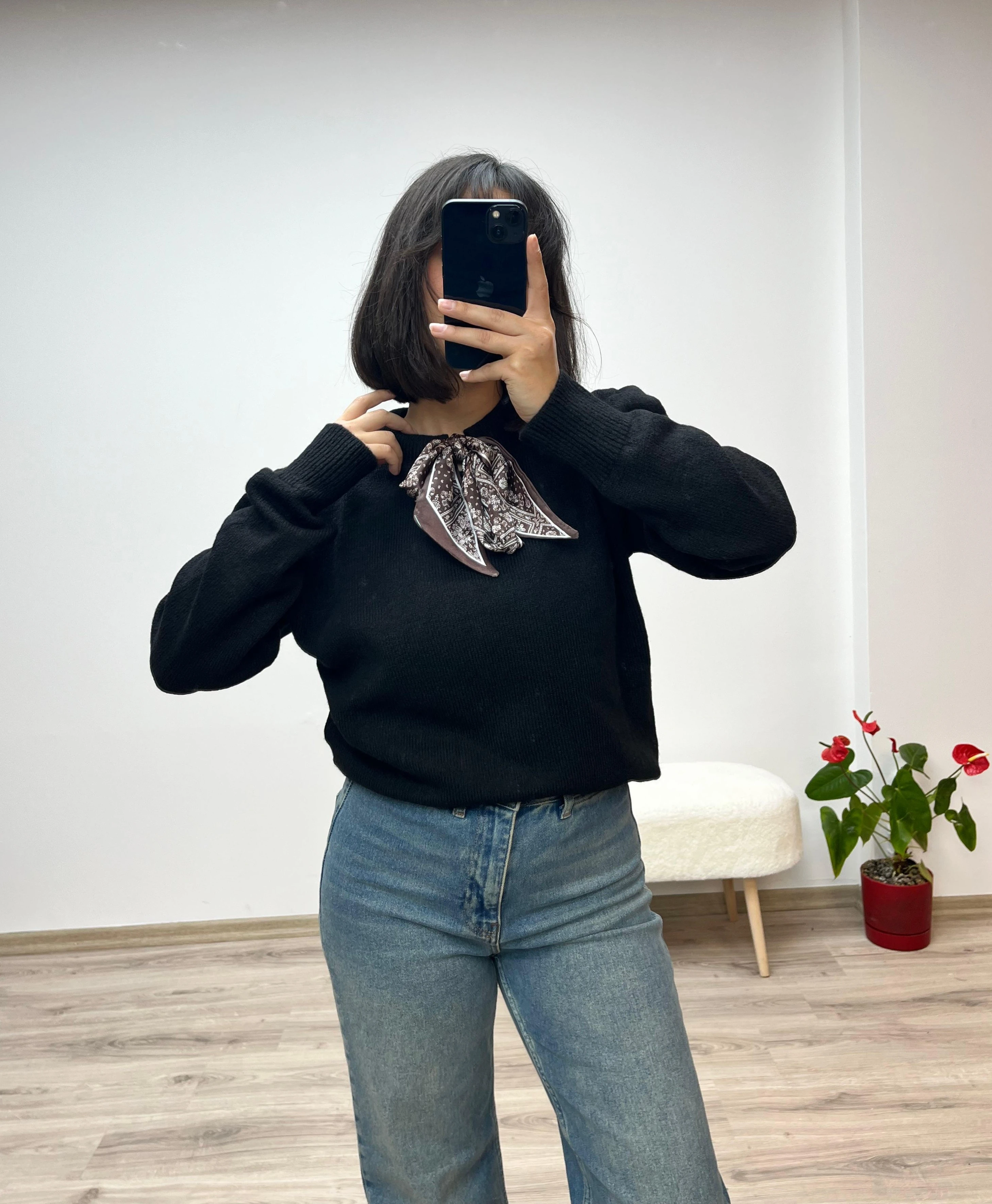 Fular Detaylı Triko Kazak