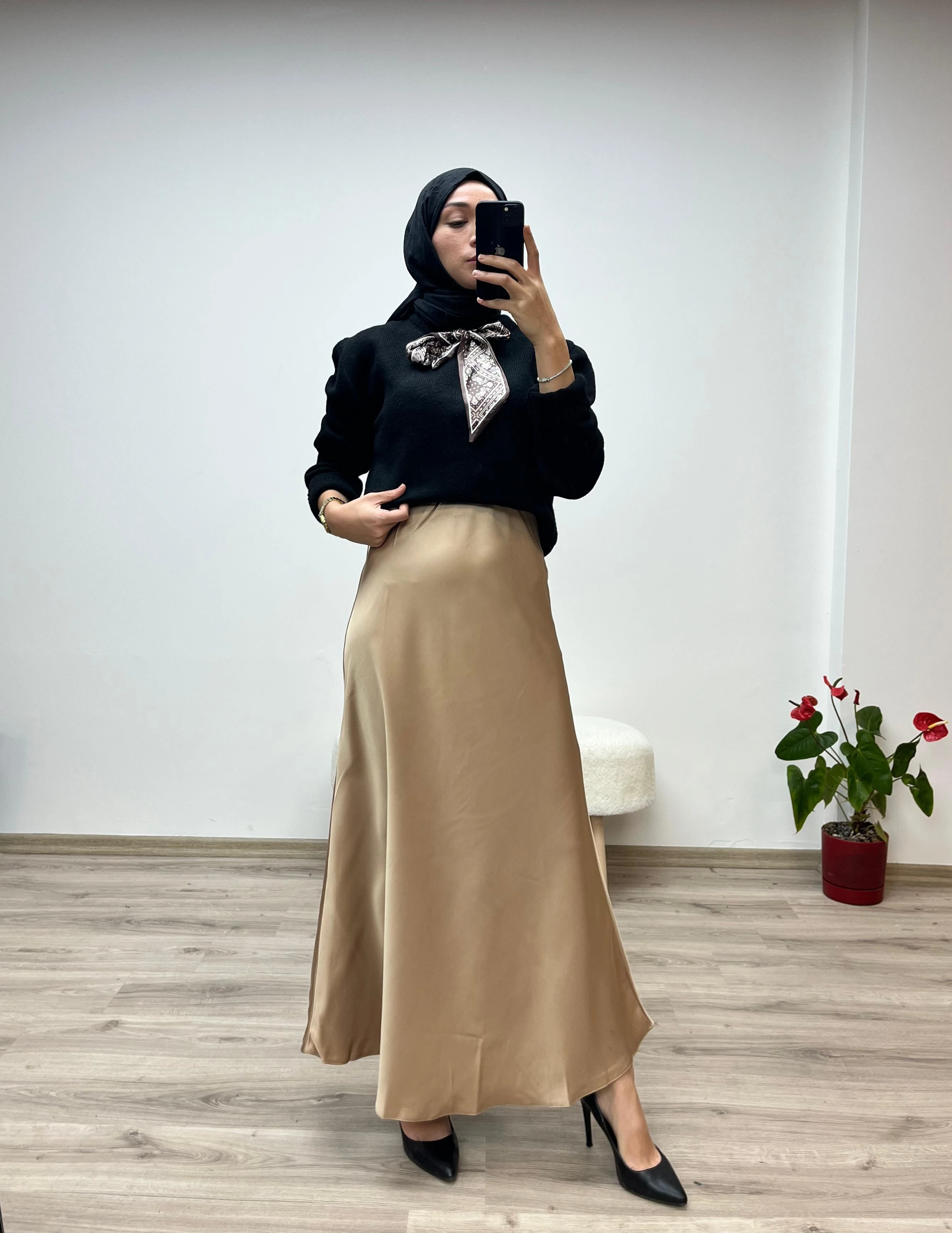 Çam Kesim Lastikli Saten Uzun Etek - CAMEL