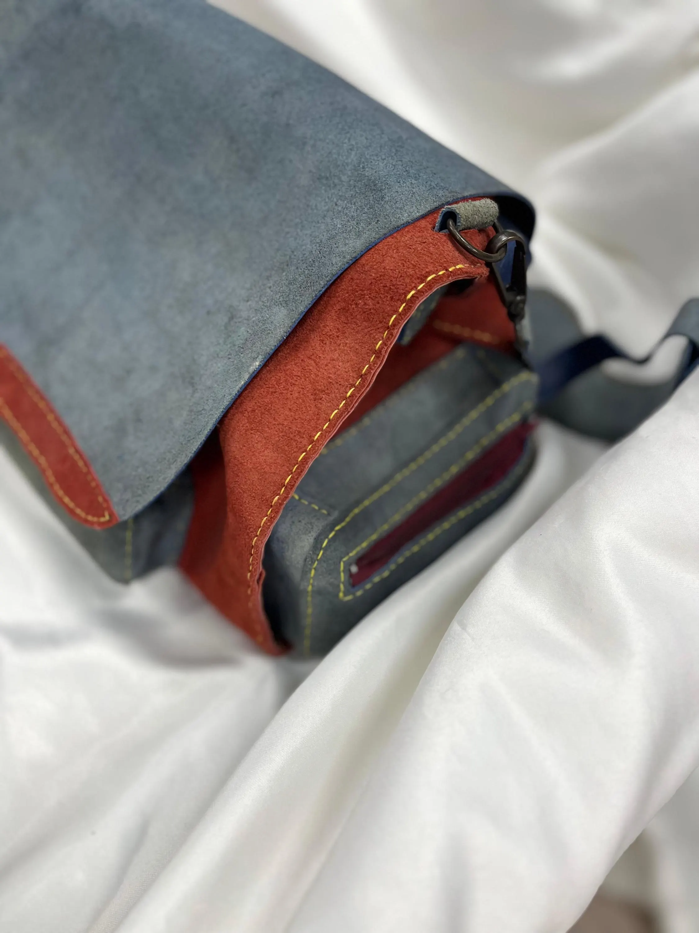 El Yapımı Deri Çanta – Mavi ve Kiremit Renkli Hakiki Deri Çapraz Omuz Çantası