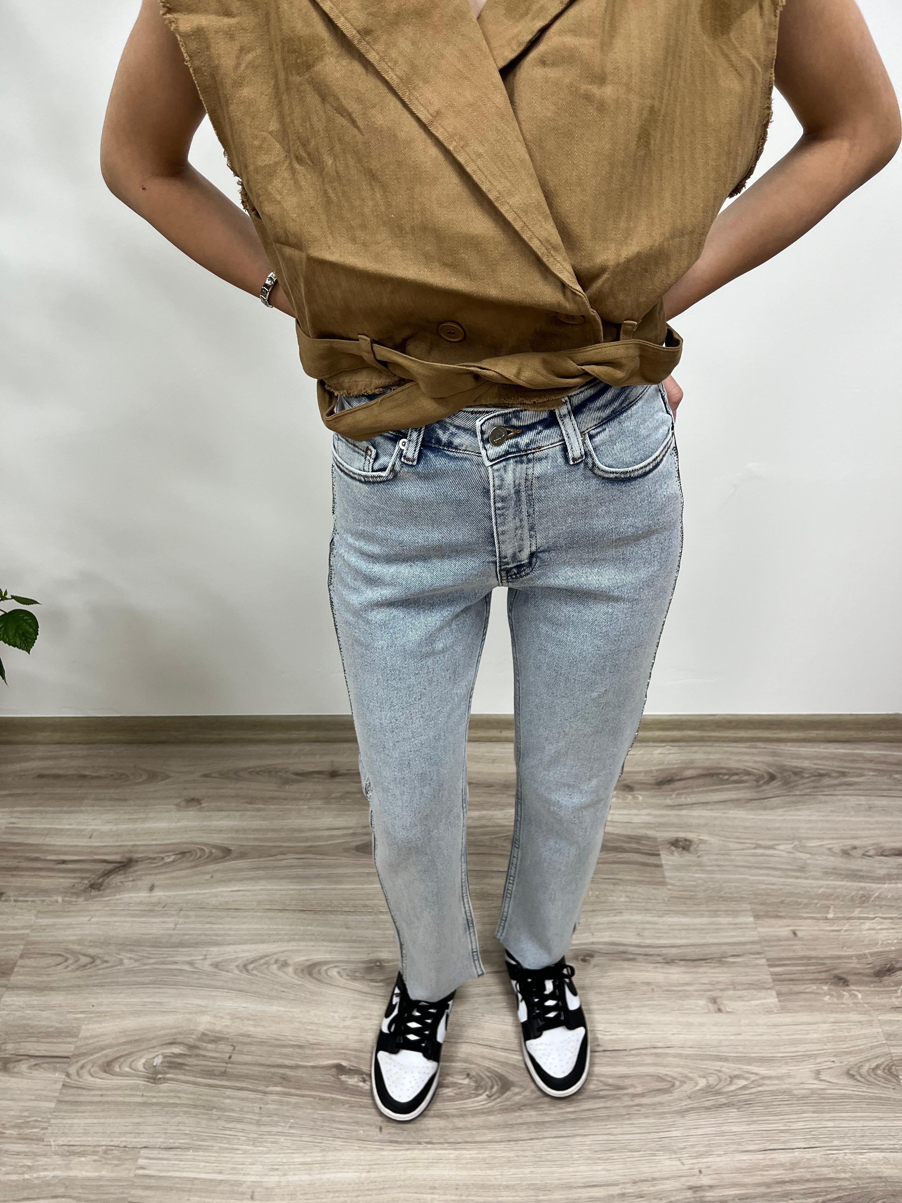 Şerit Taşlı Mom Fit Kot Pantolon