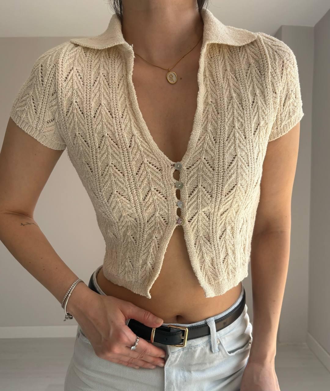 Yakalı Düğme Detaylı Crop Triko