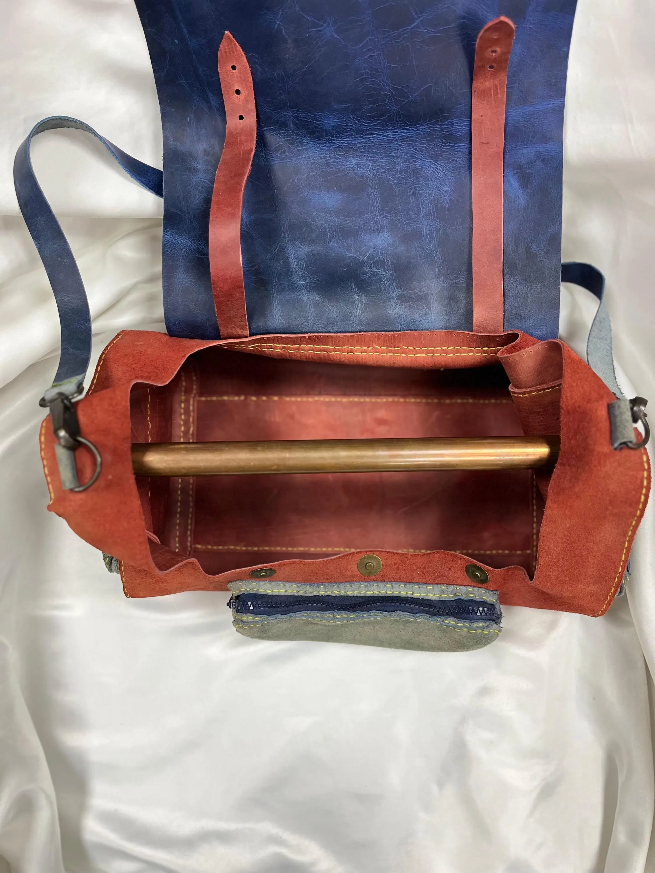 El Yapımı Deri Çanta – Mavi ve Kiremit Renkli Hakiki Deri Çapraz Omuz Çantası