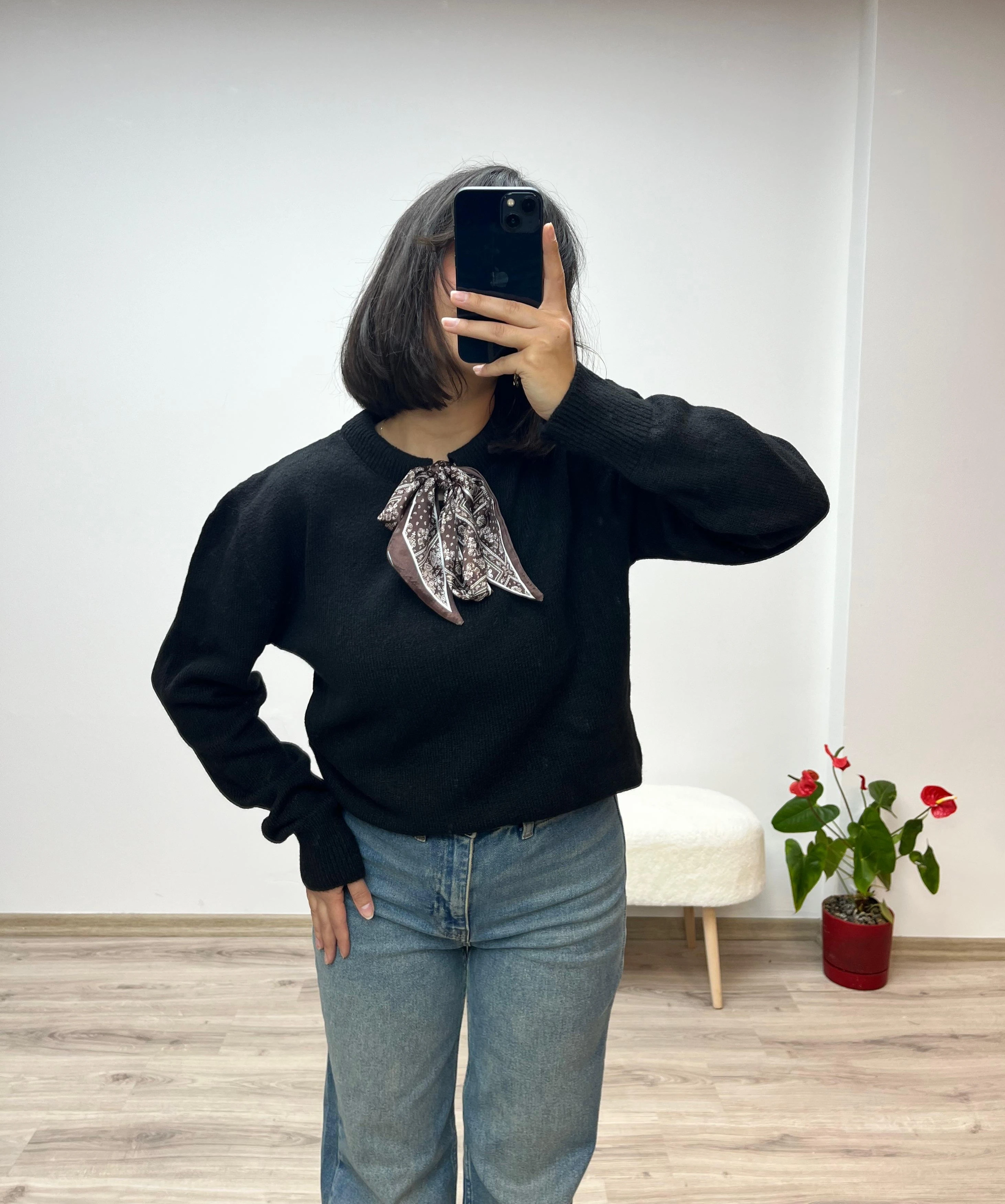 Fular Detaylı Triko Kazak