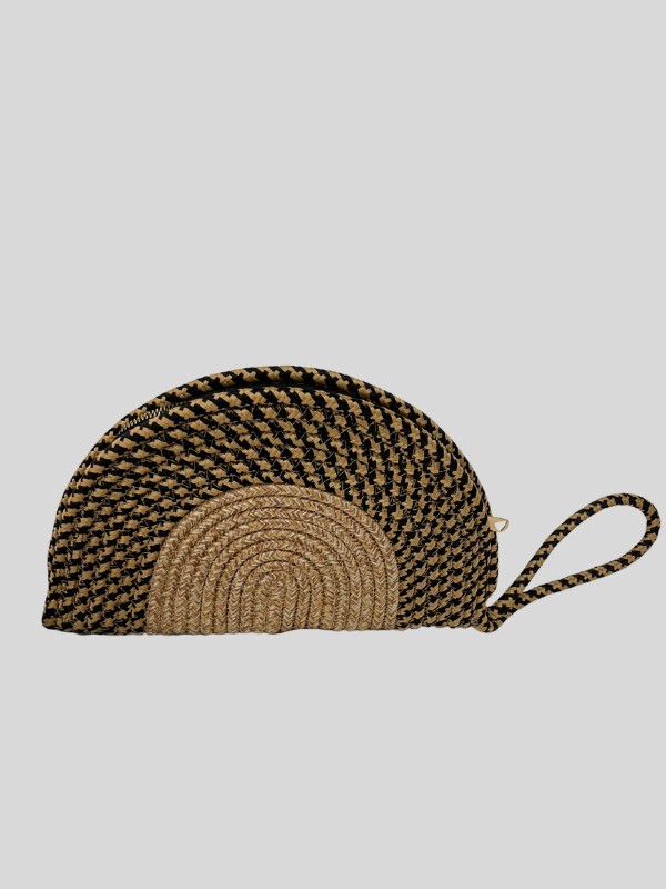 Yazın Enerjisini Yakalayın: Hasır Detaylı Yarım Daire Kadın Clutch Çanta

