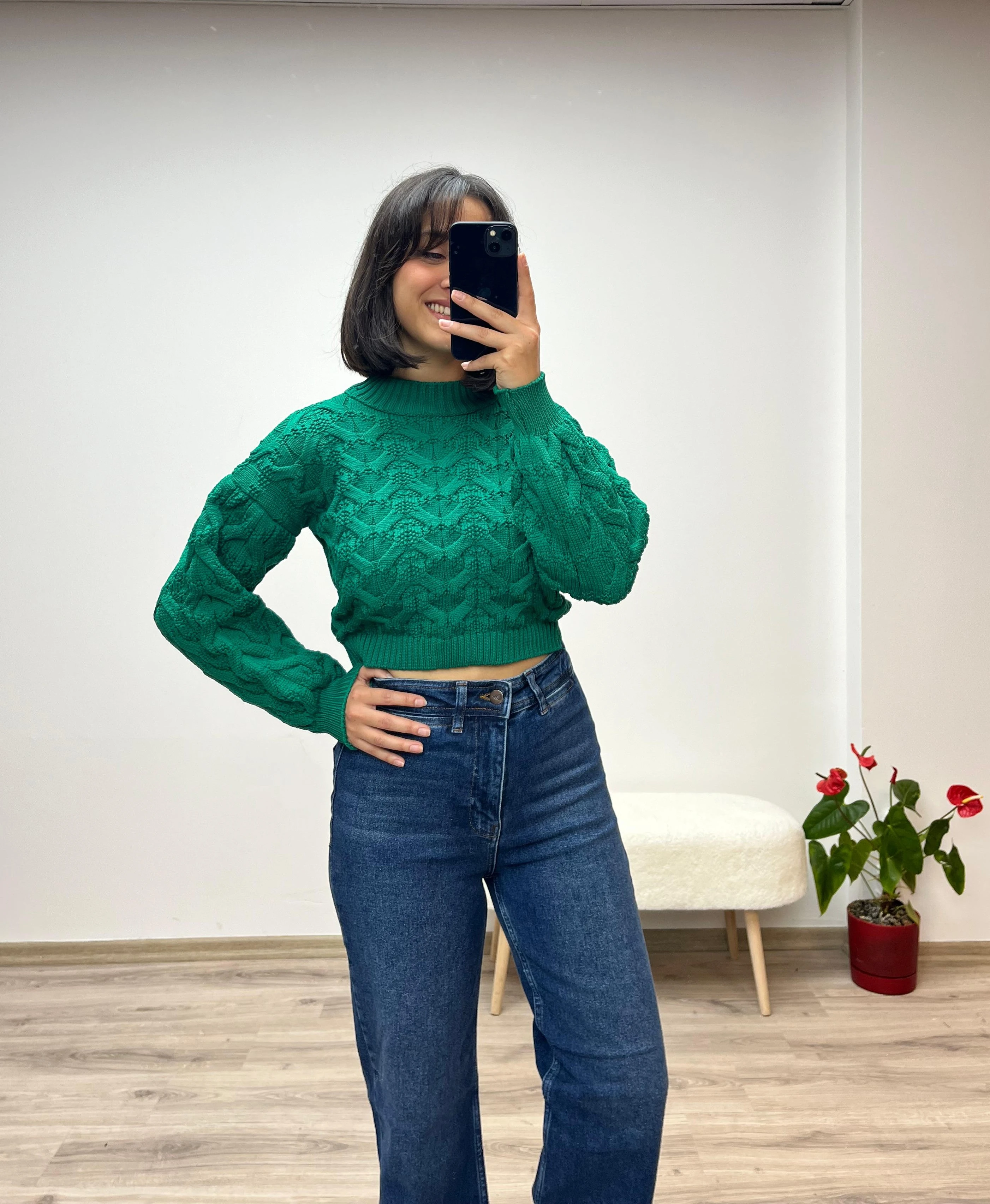 Kabartma Desenli Balıkçı Yaka Crop Triko Kazak