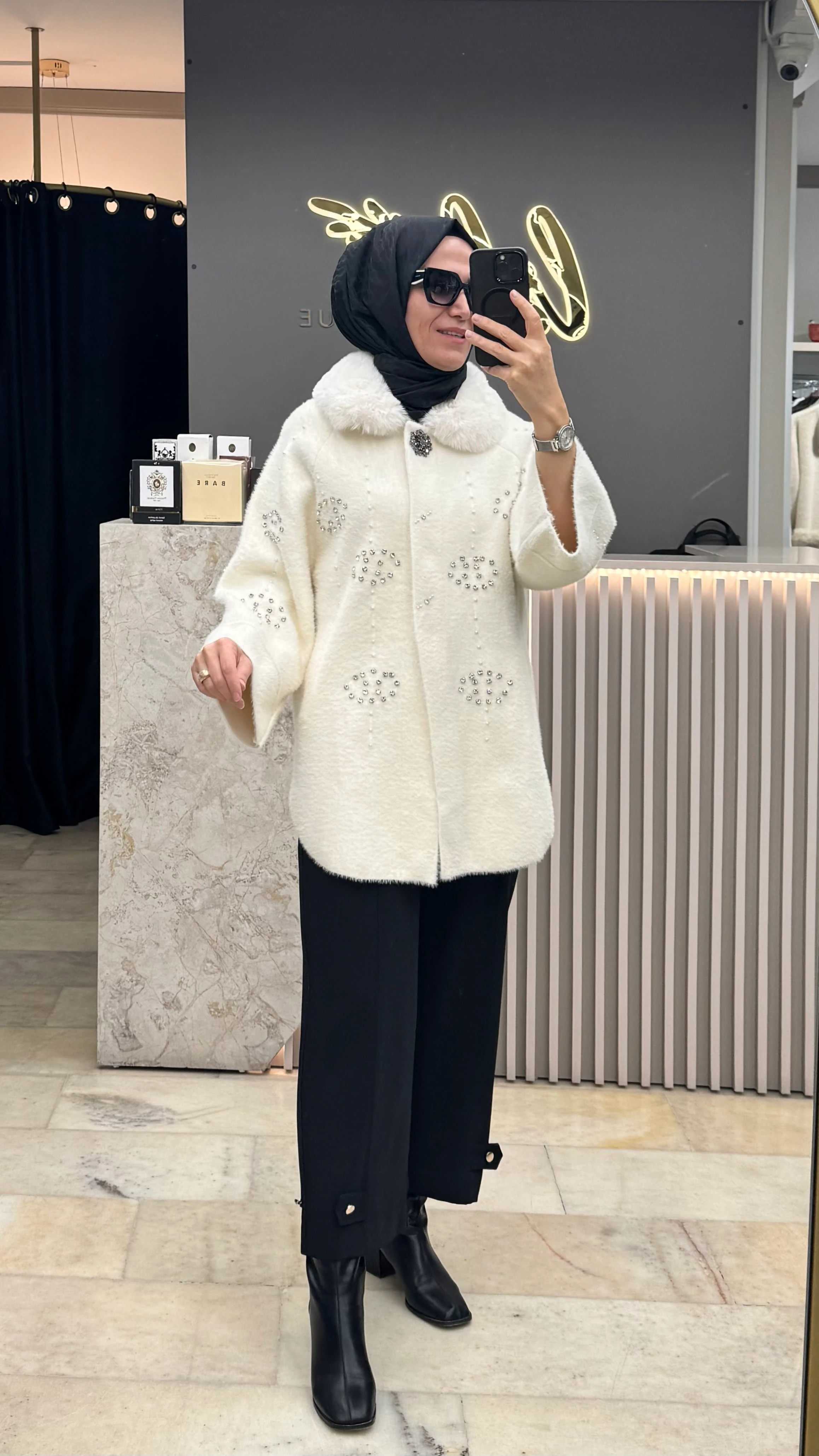 ANGORA YAKASI KÜRKLÜ  TAŞ DETAYLI HIRKA