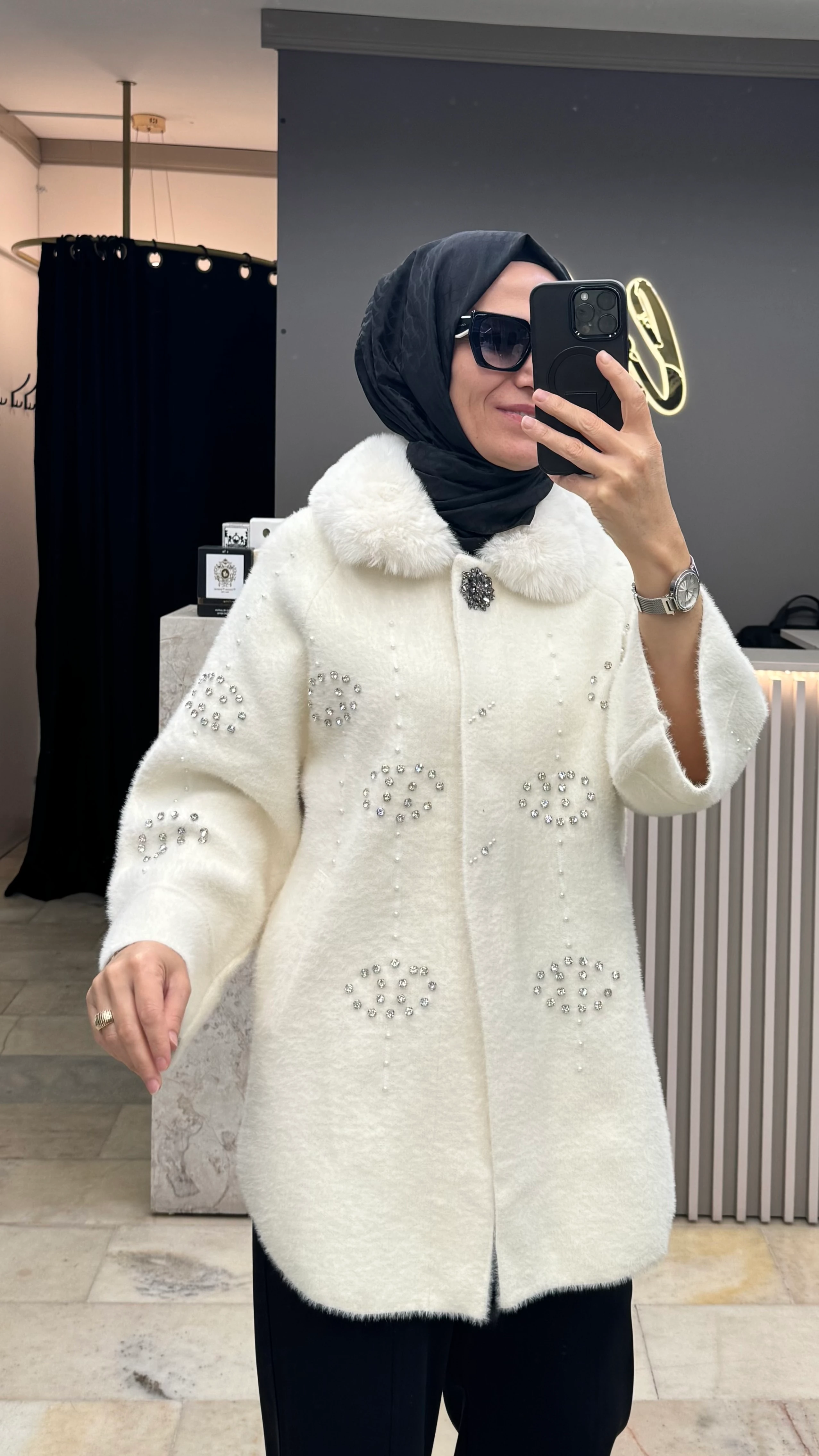 ANGORA YAKASI KÜRKLÜ  TAŞ DETAYLI HIRKA