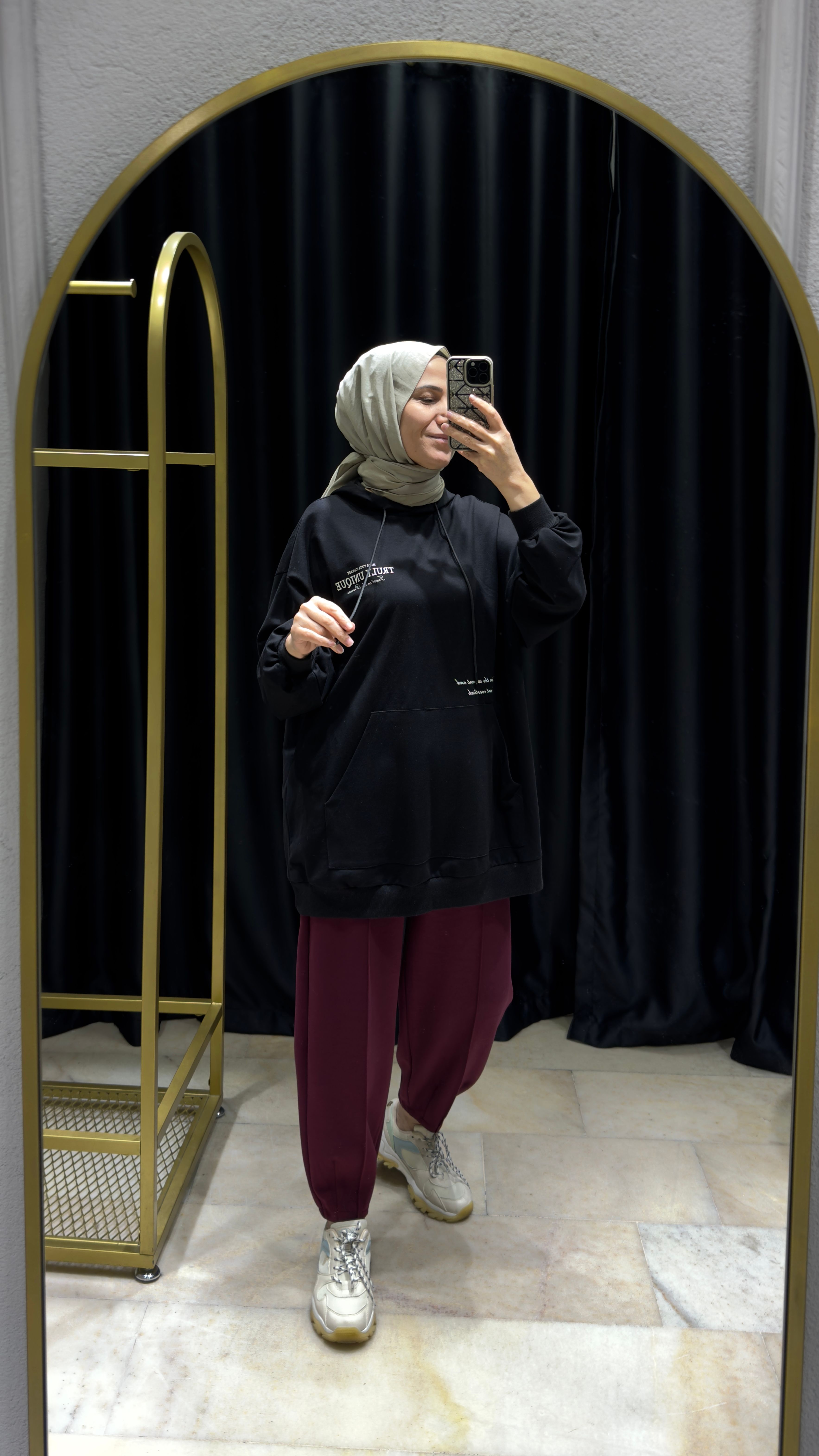 Ön ve arka baskılı kapüşonlu sweat 