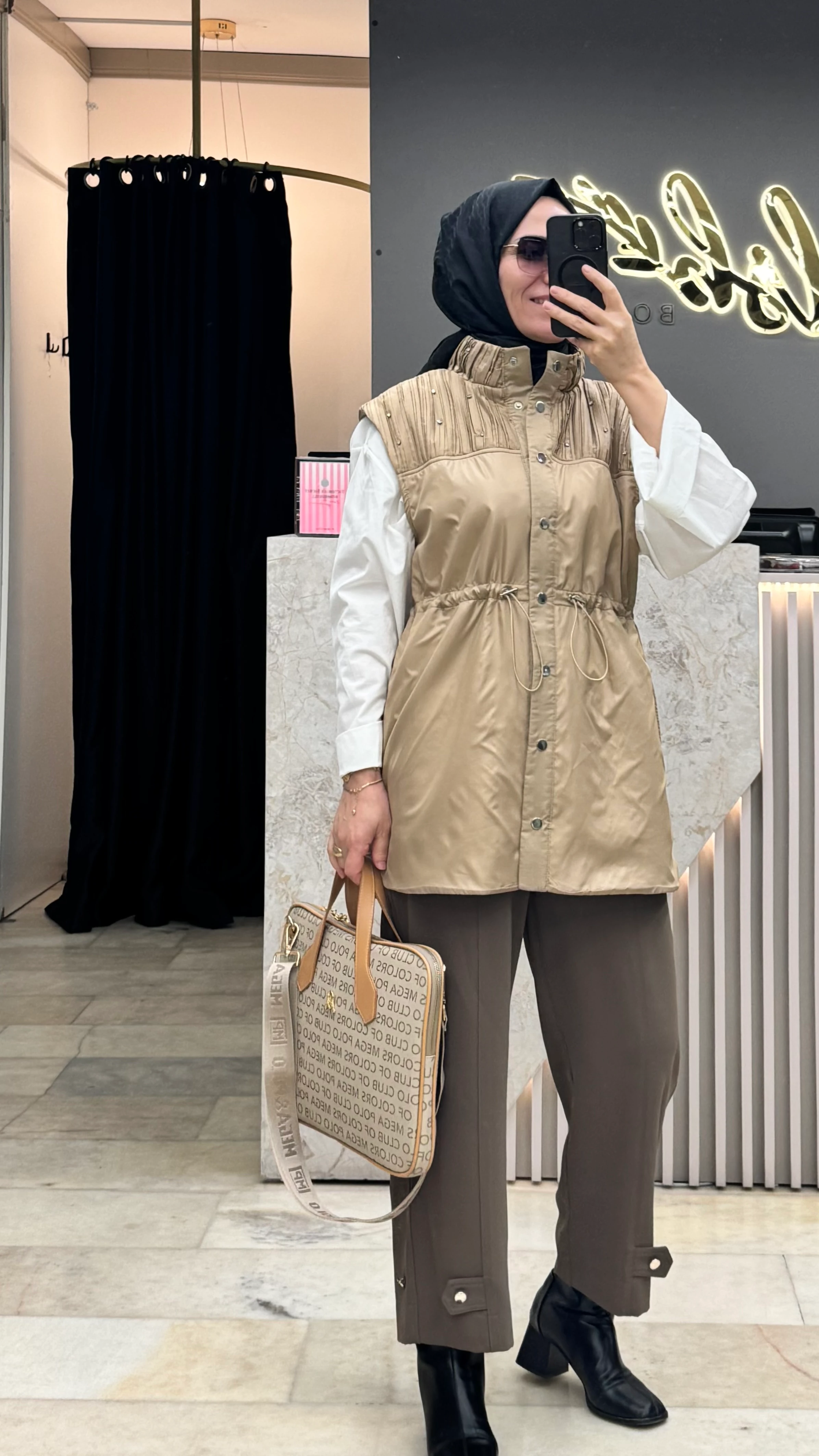 JUPE DERİ GÖRÜNÜMLÜ TAŞLI YELEK