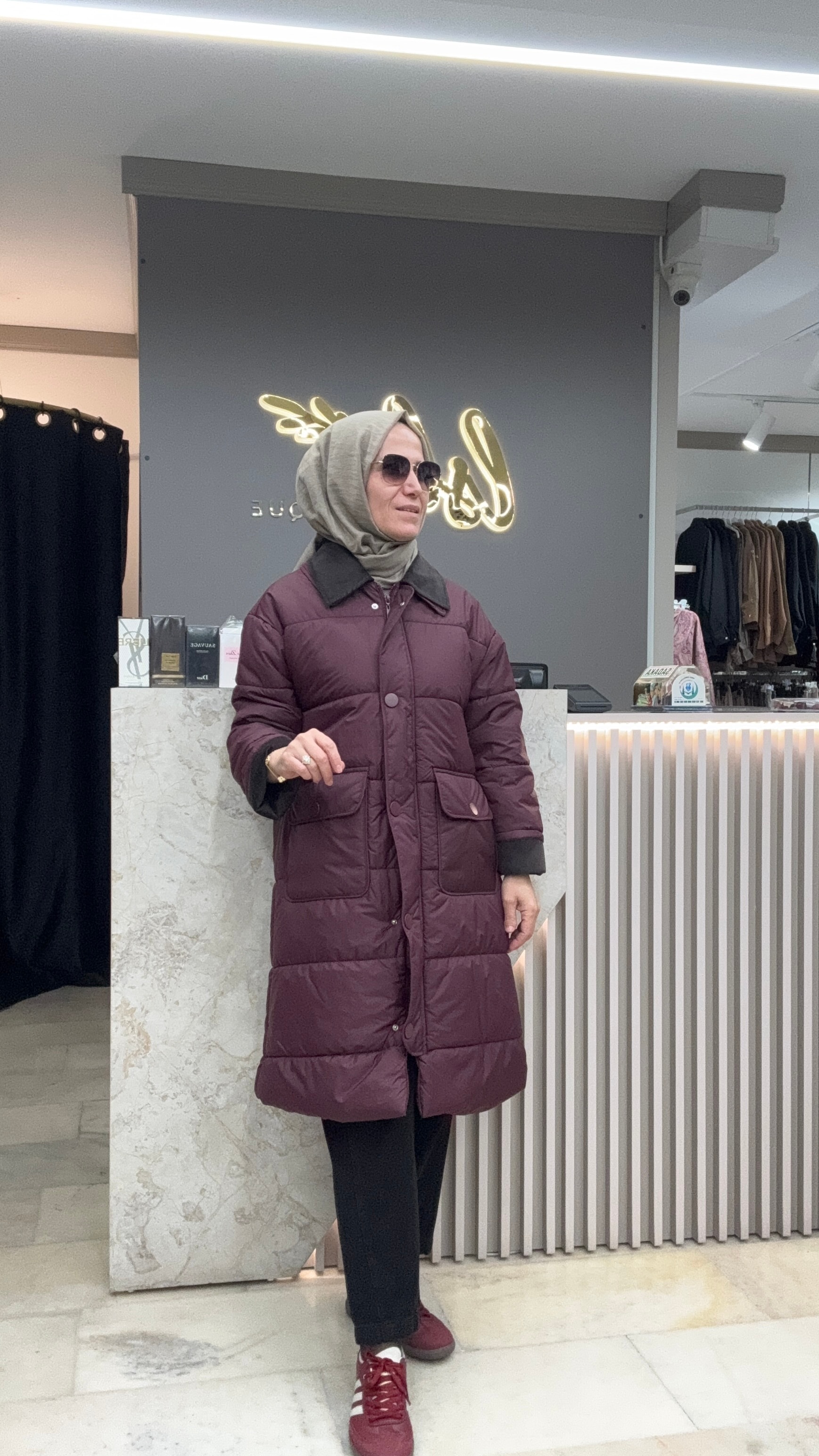 KADİFE DETAYLI KAPİTONE MONT