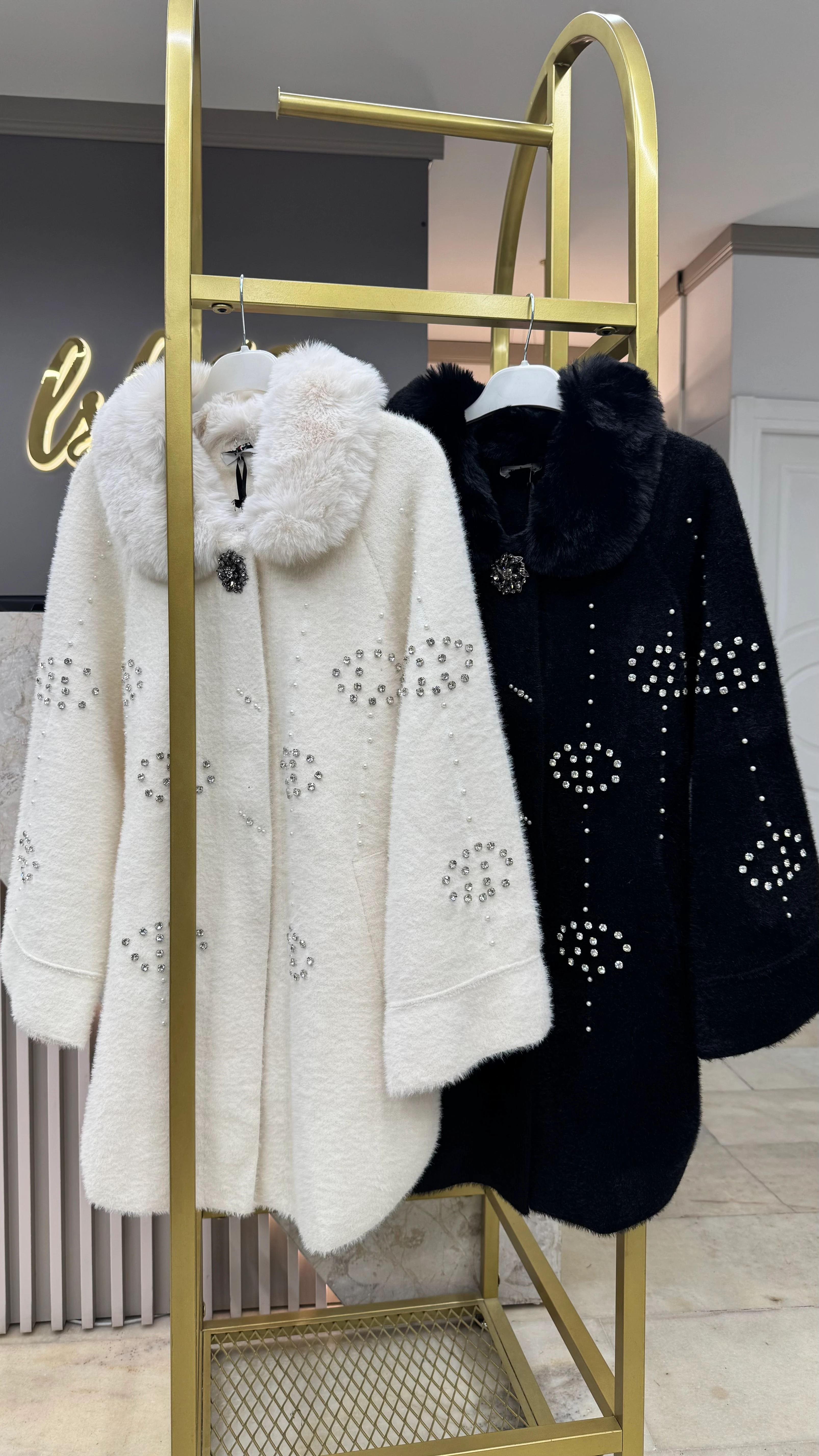 ANGORA YAKASI KÜRKLÜ  TAŞ DETAYLI HIRKA