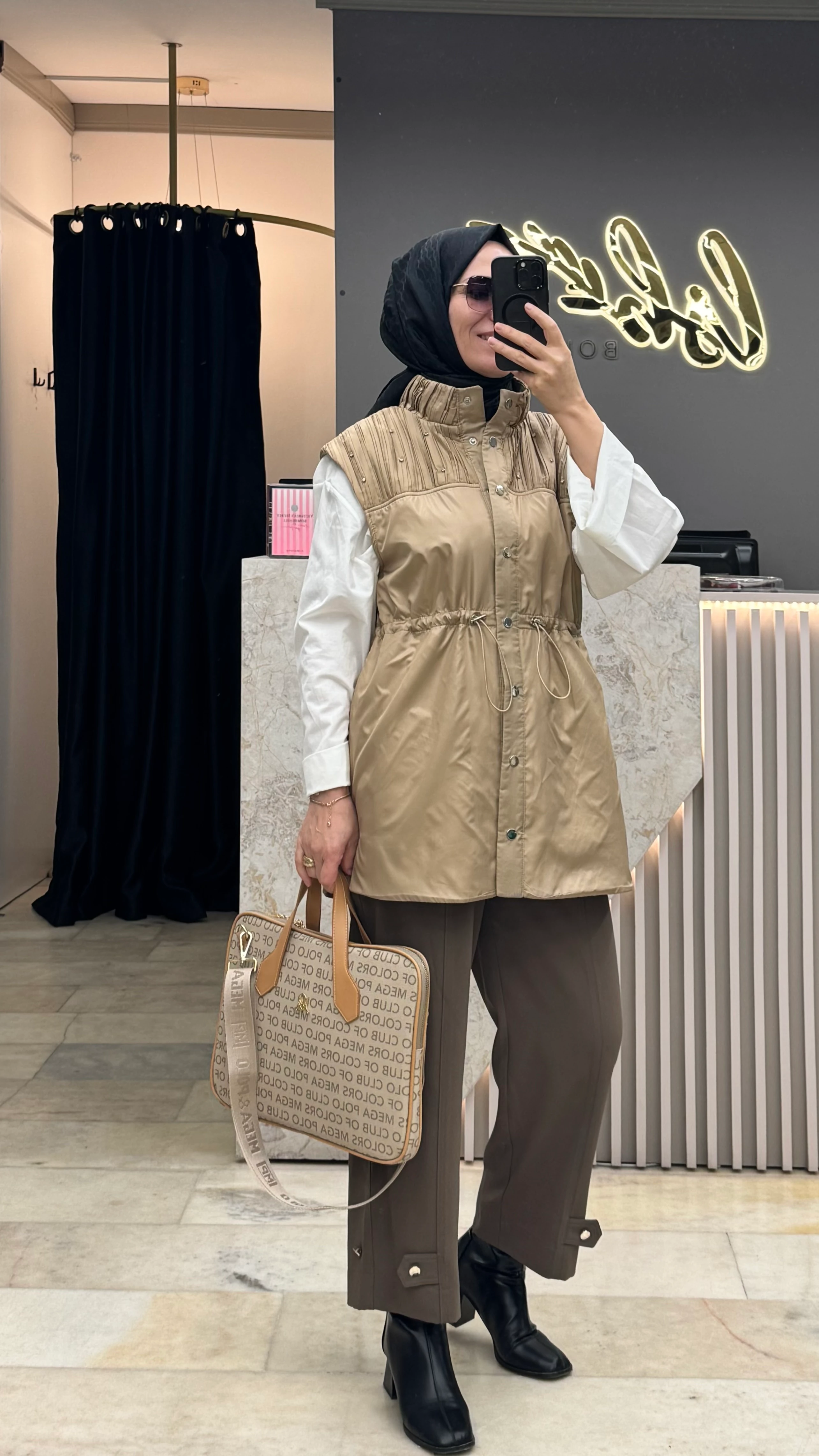 JUPE DERİ GÖRÜNÜMLÜ TAŞLI YELEK