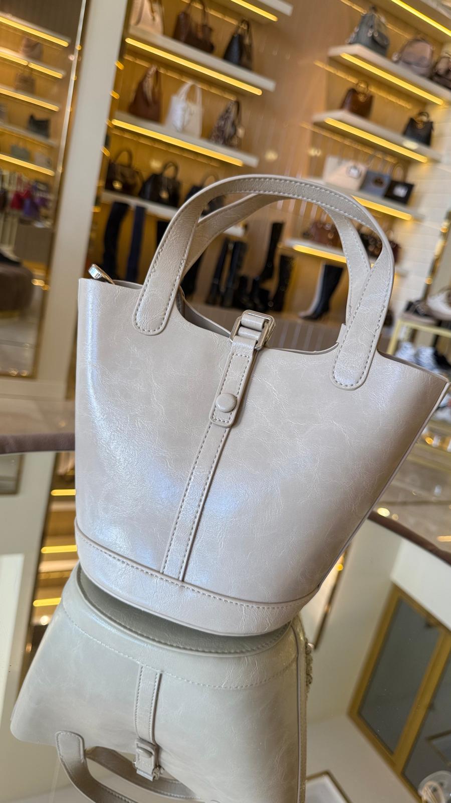 İthal Yumuşak Çatlak Deri Uzun Askılı Aksesuarlı Kadın Çanta -27093-