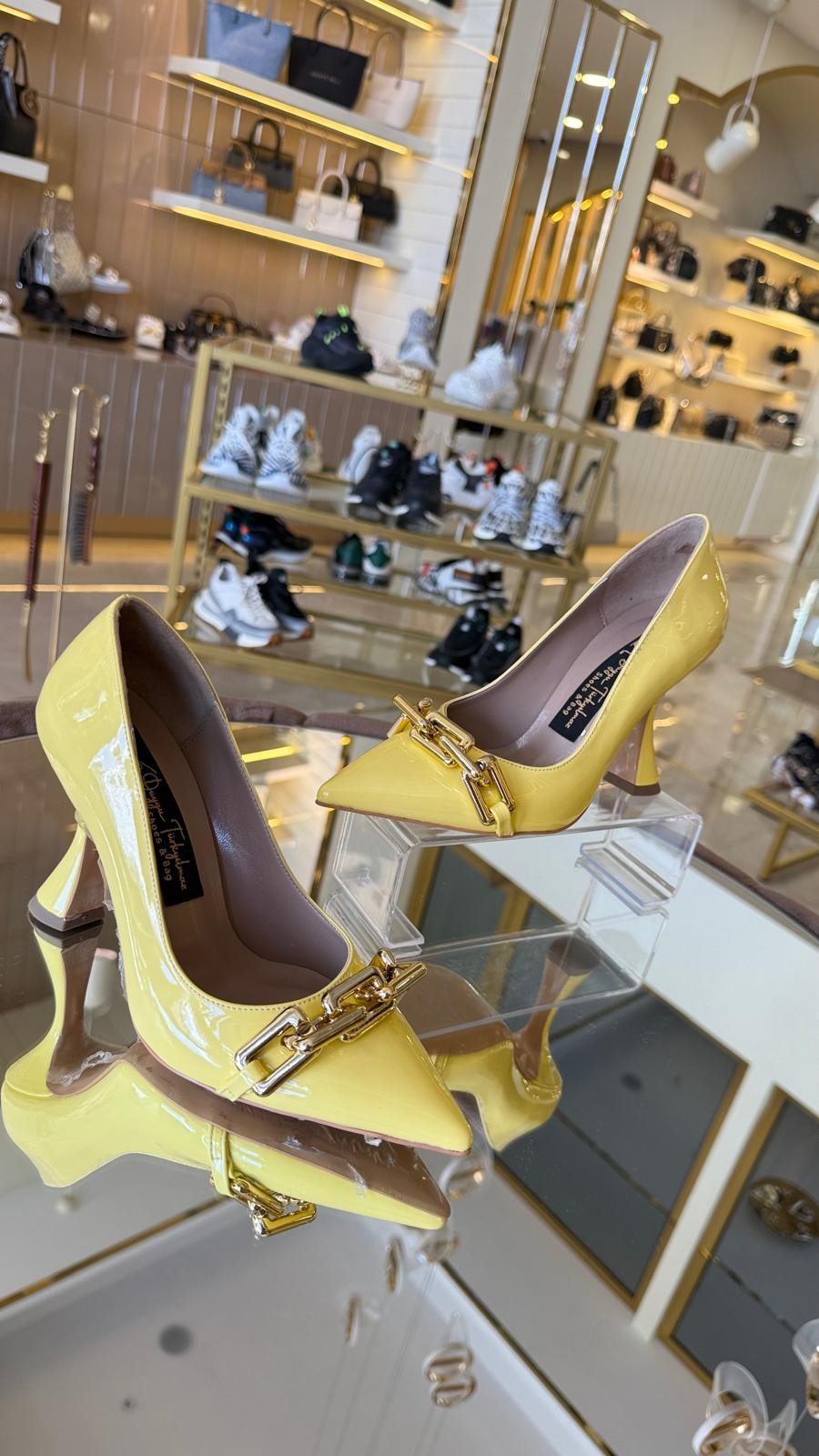 Duygushoesbag Kadın Rugan Limon Sarı Zincirli Stiletto