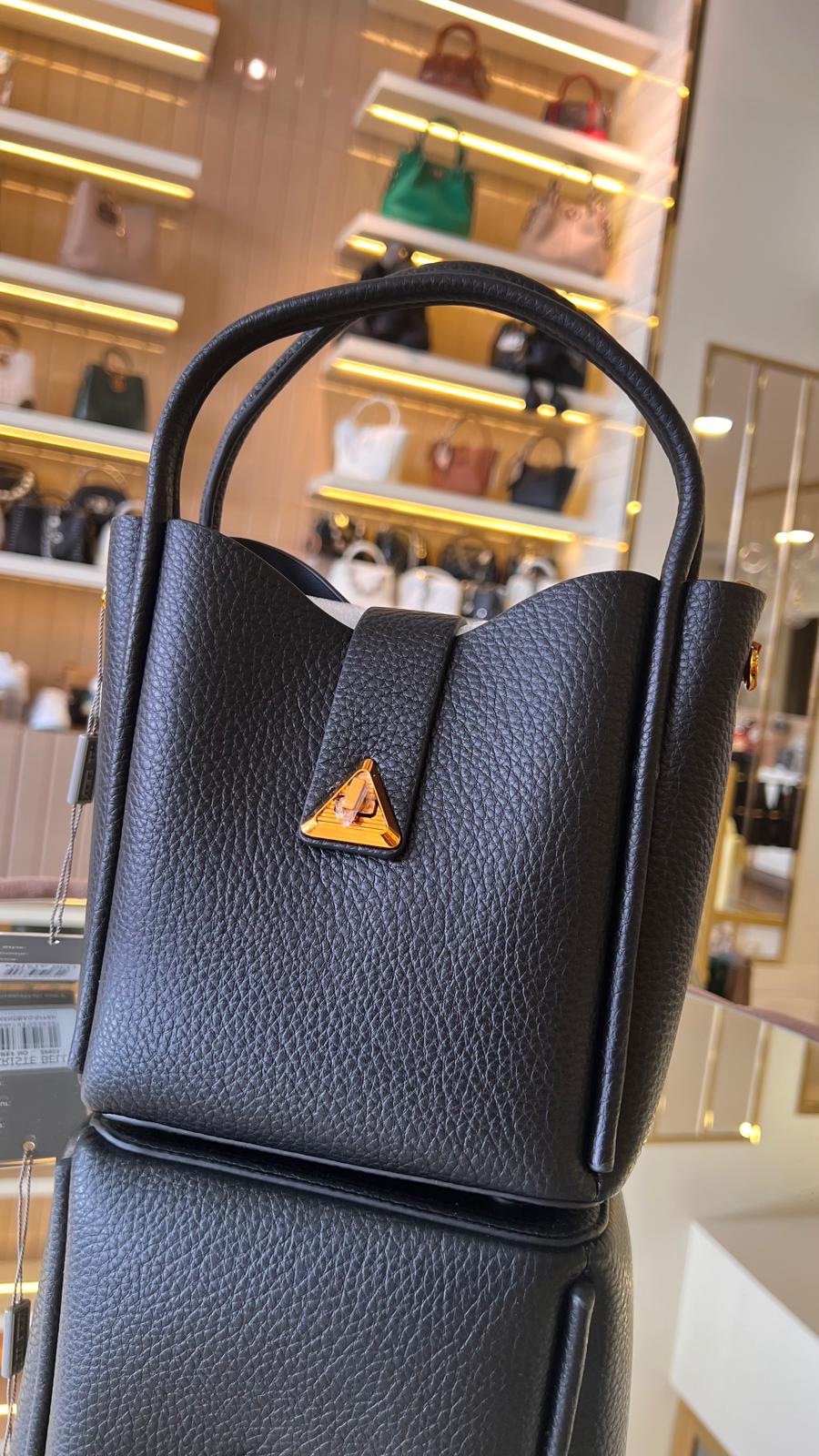 İthal Deri Üçgen Tokalı Kadın Çanta