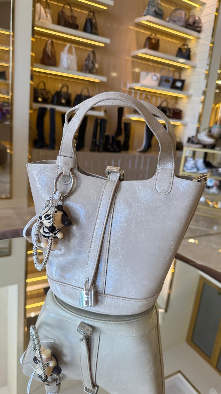 İthal Yumuşak Çatlak Deri Uzun Askılı Aksesuarlı Kadın Çanta -27093-