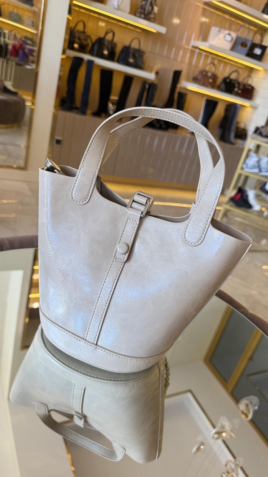 İthal Yumuşak Çatlak Deri Uzun Askılı Aksesuarlı Kadın Çanta -27093-