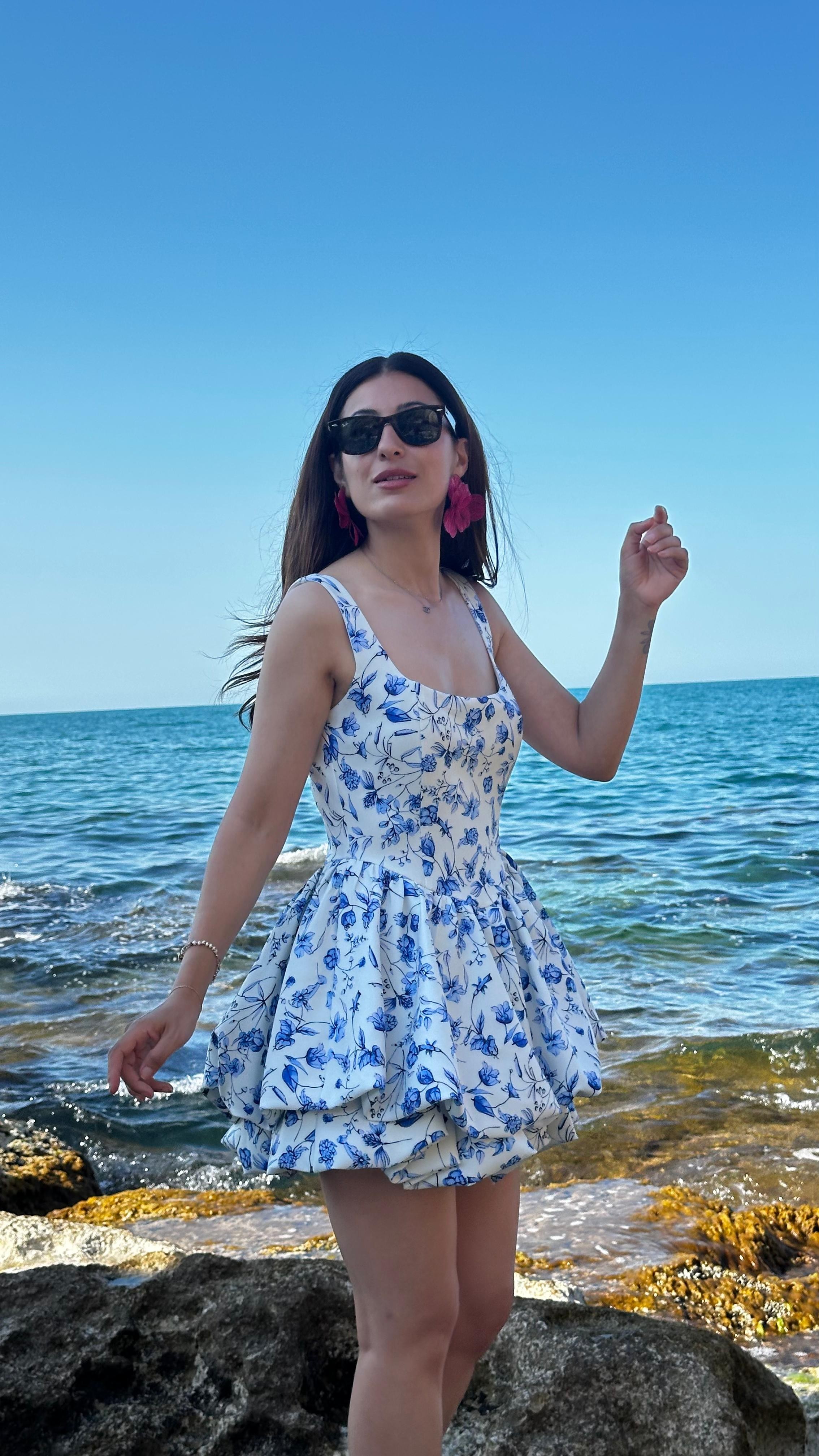 Tasarım Mavi Çiçek Desen Elbise