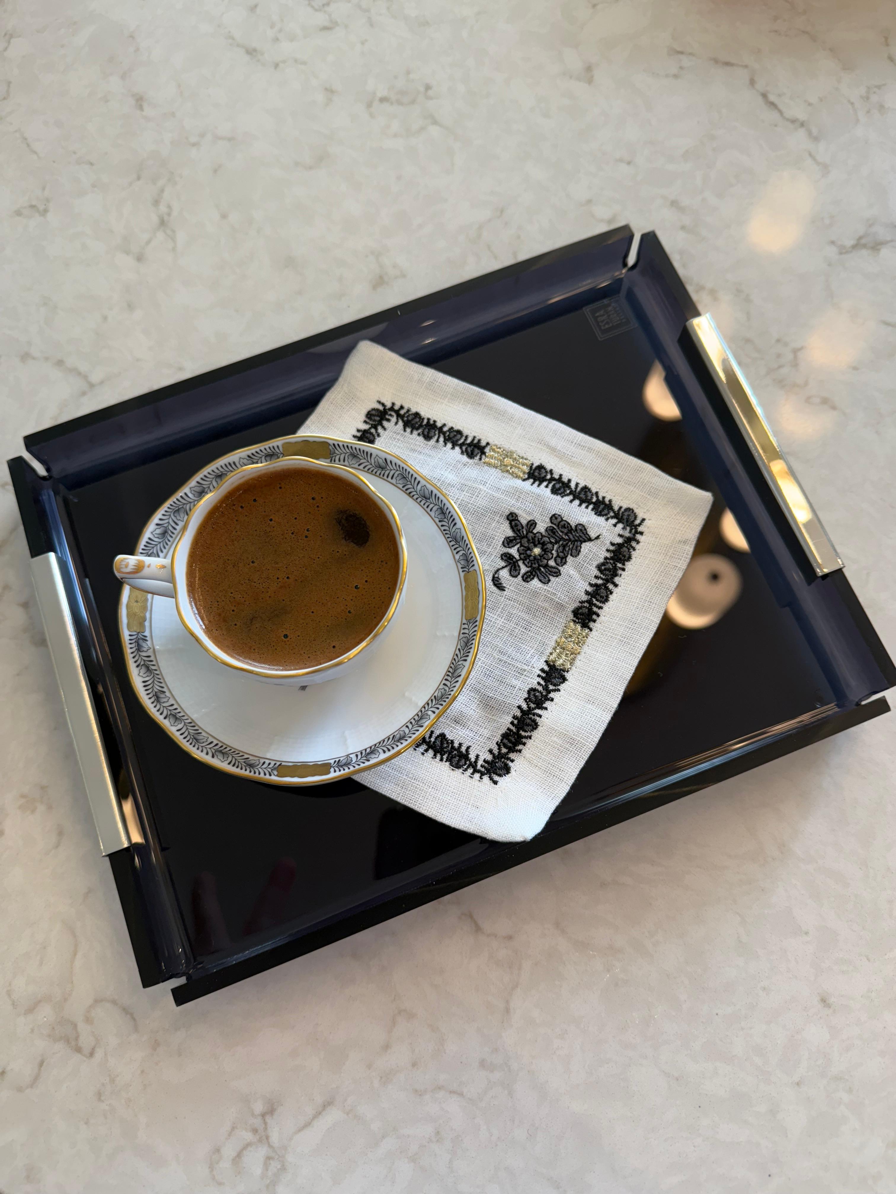 Pirinç Detaylı Küçük Boy Siyah Tepsi