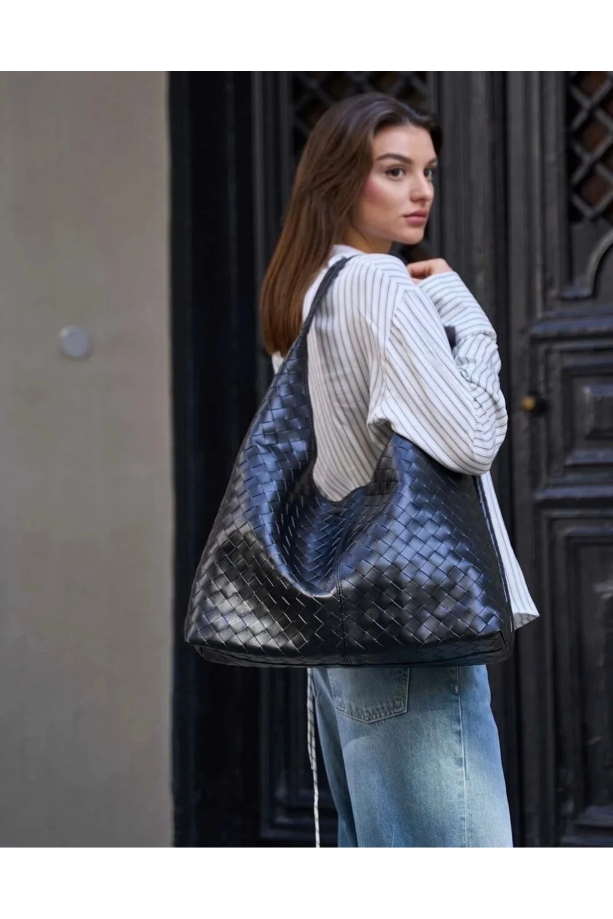 Kadın Büyük Boy Örgü Desenli Deri Görünümlü Salaş Omuz Çantası - Siyah