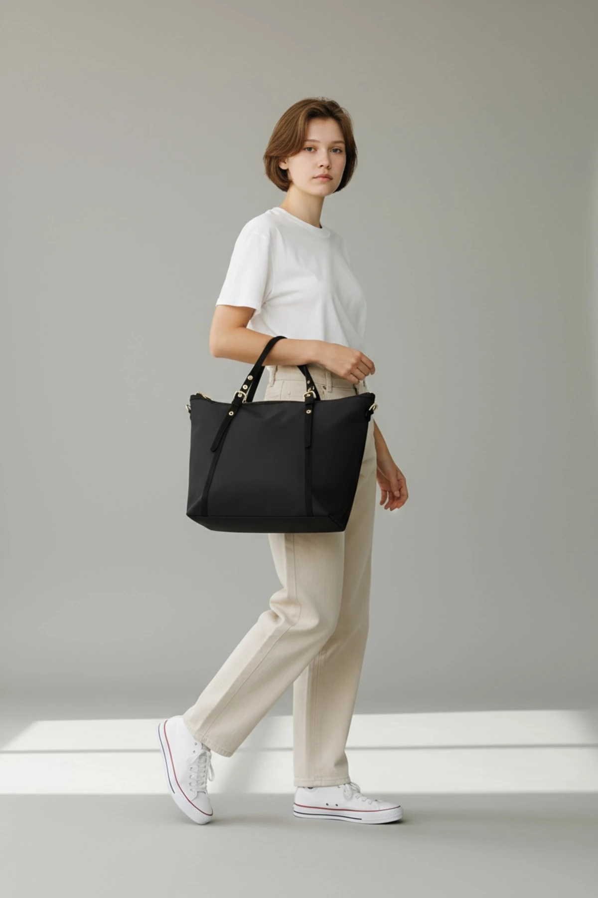 Kadın Siyah Çapraz Askılı Geniş Omuz Çantası - Su Geçirmez Kumaş, Günlük Kullanımına Uygun