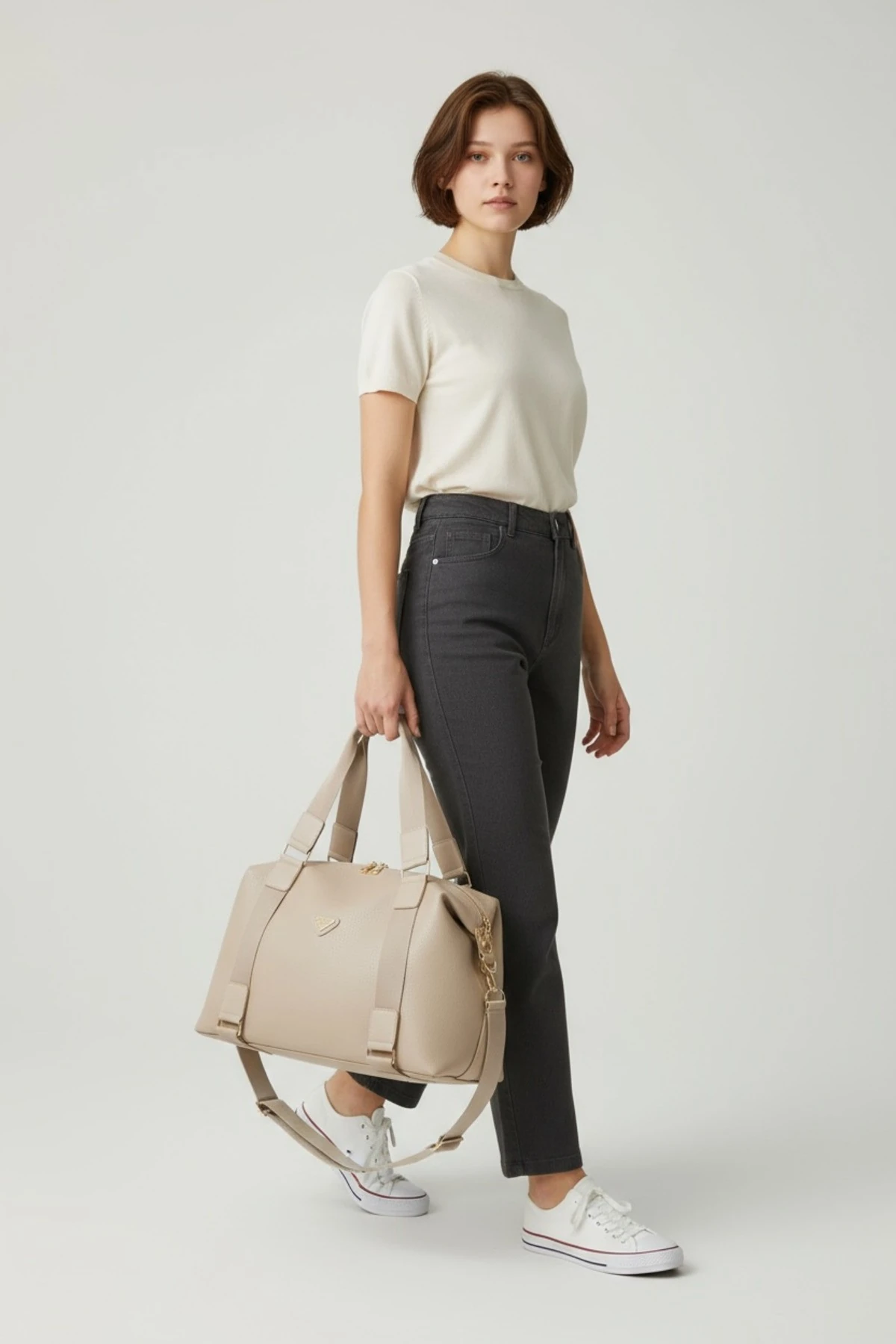 Kadın Siyah Yumuşak Deri Seyahat ve Spor Çantası – Şık, Geniş ve Dayanıklı Model