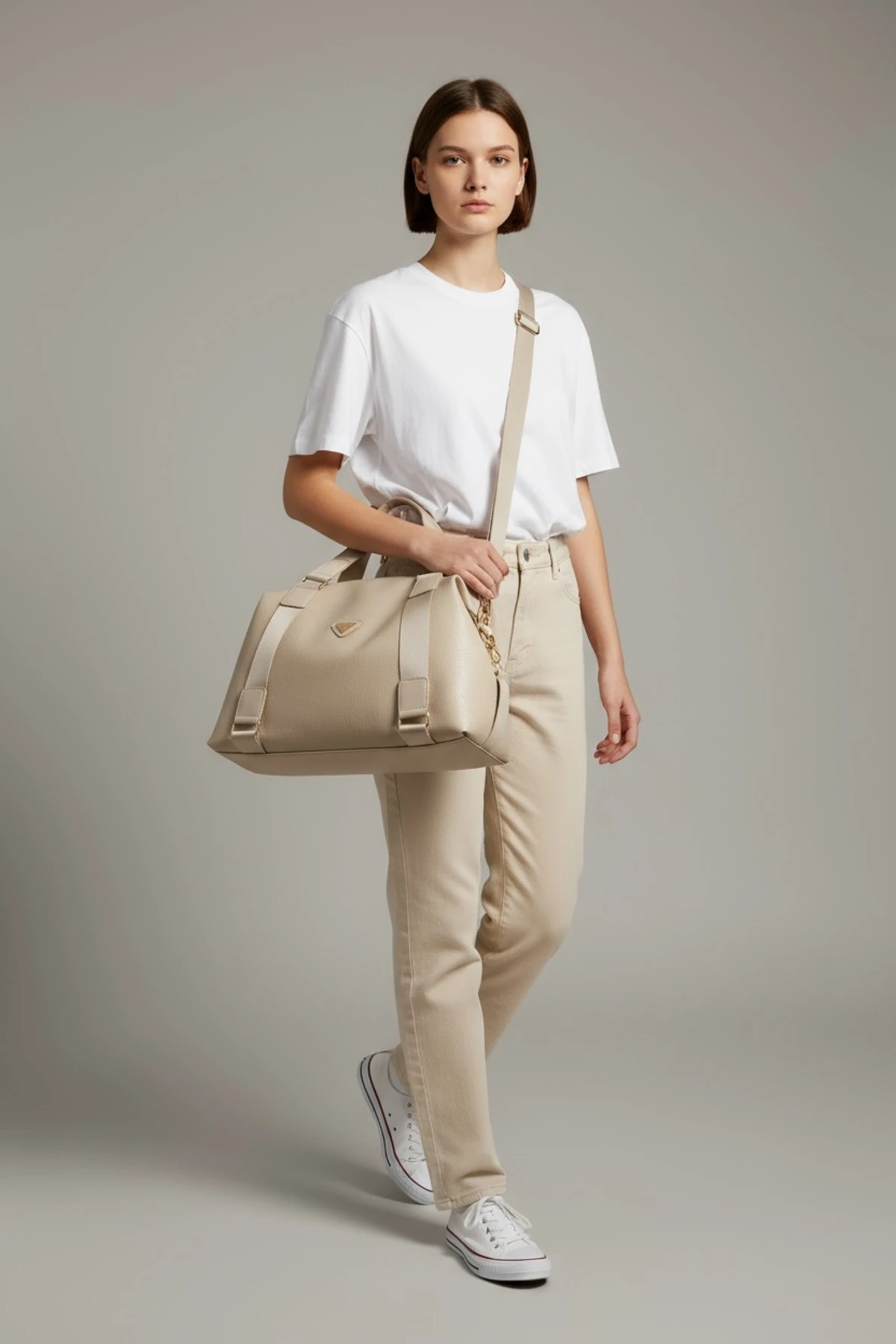 Kadın Siyah Yumuşak Deri Seyahat ve Spor Çantası – Şık, Geniş ve Dayanıklı Model