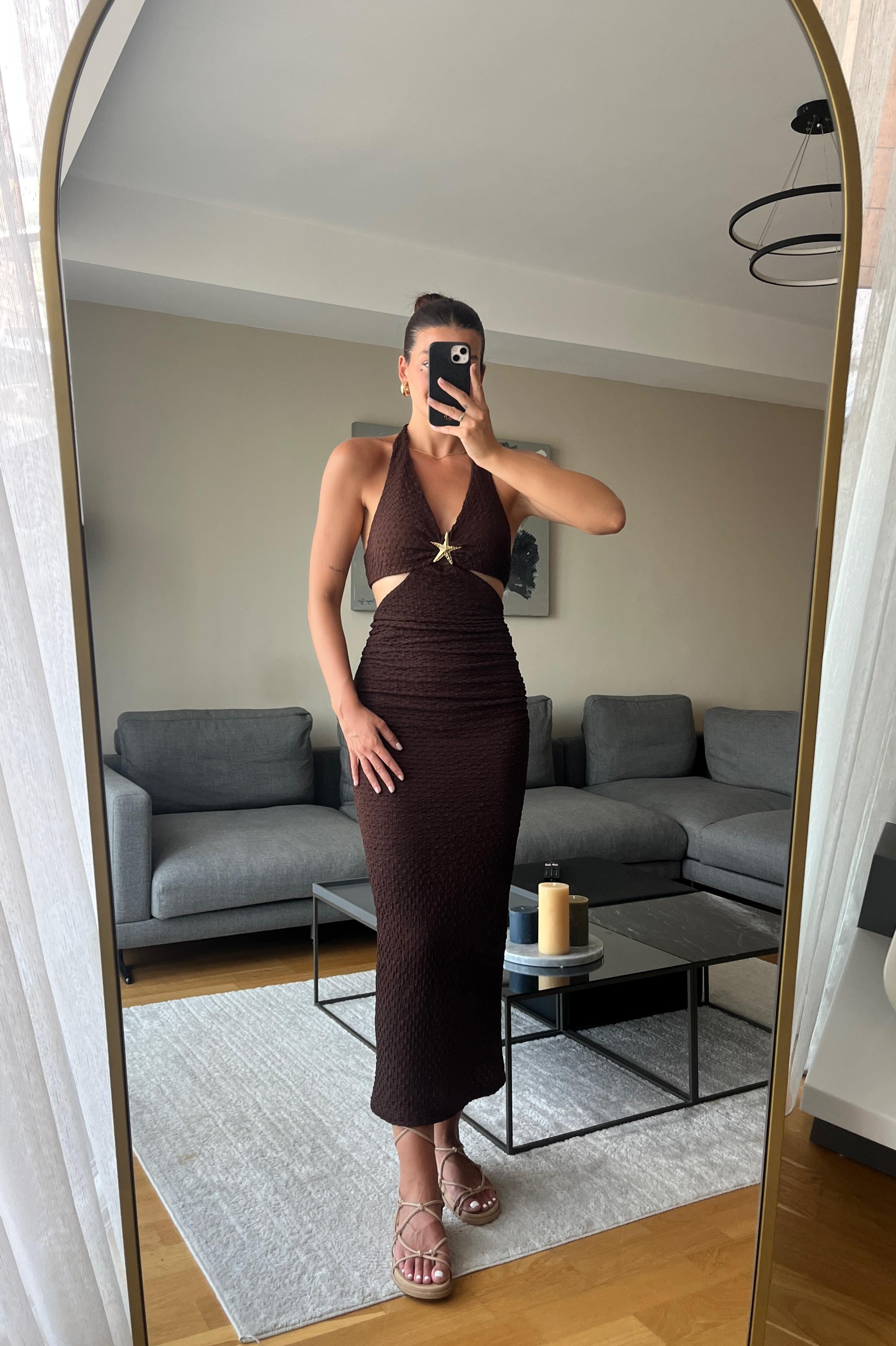 Kahve Aksesuar Detaylı Cut Out Elbise 