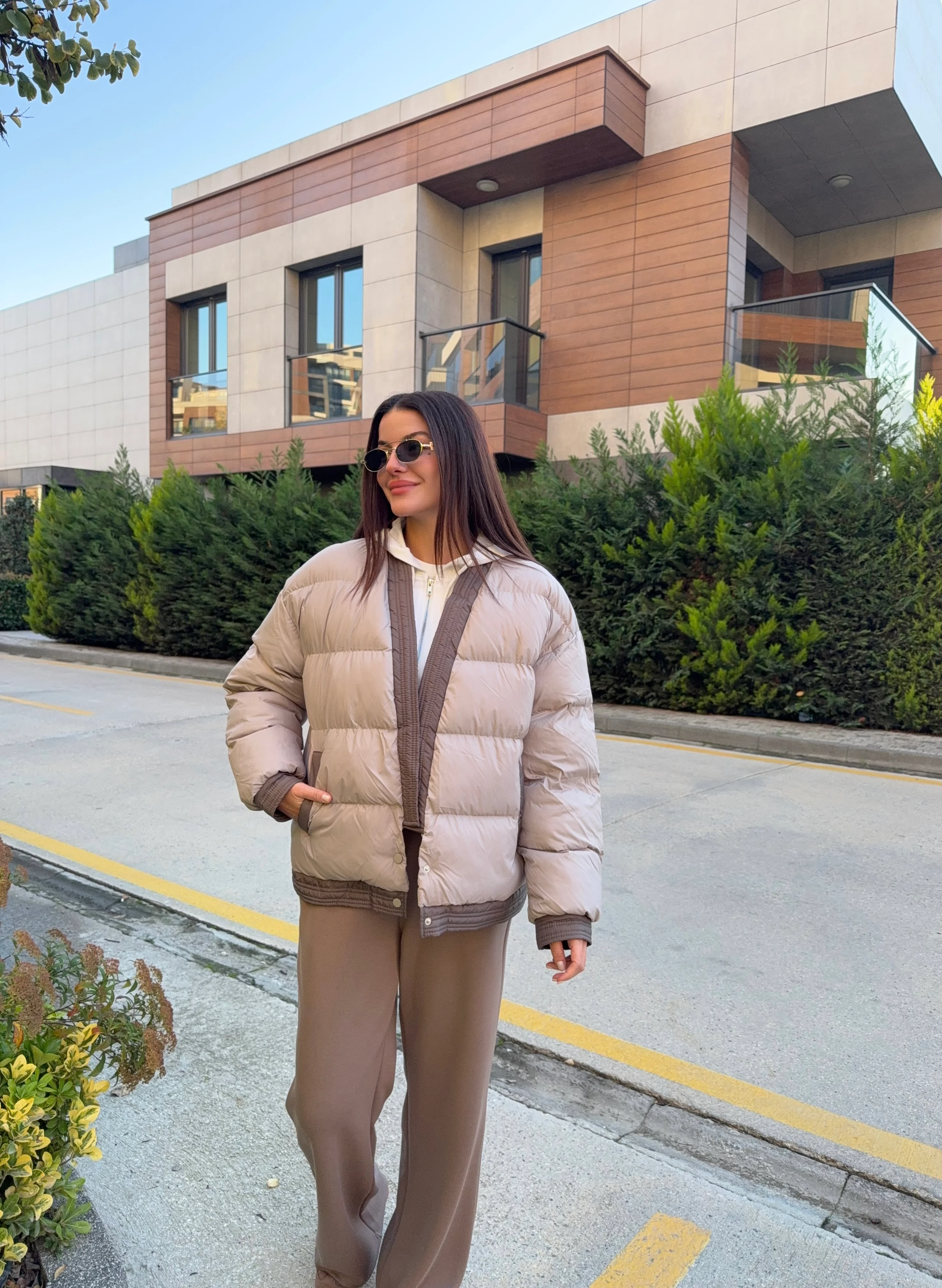 Premium Kontrast V Yaka Şişme Mont 