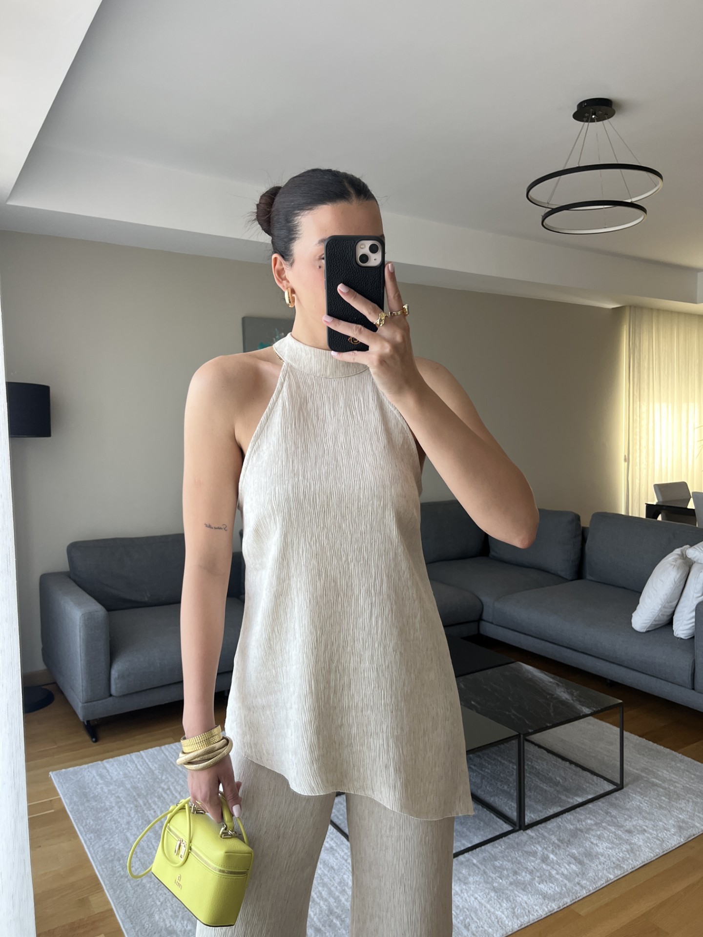 Bej Dokulu Halter Yaka Bluz Pantolon Takım 