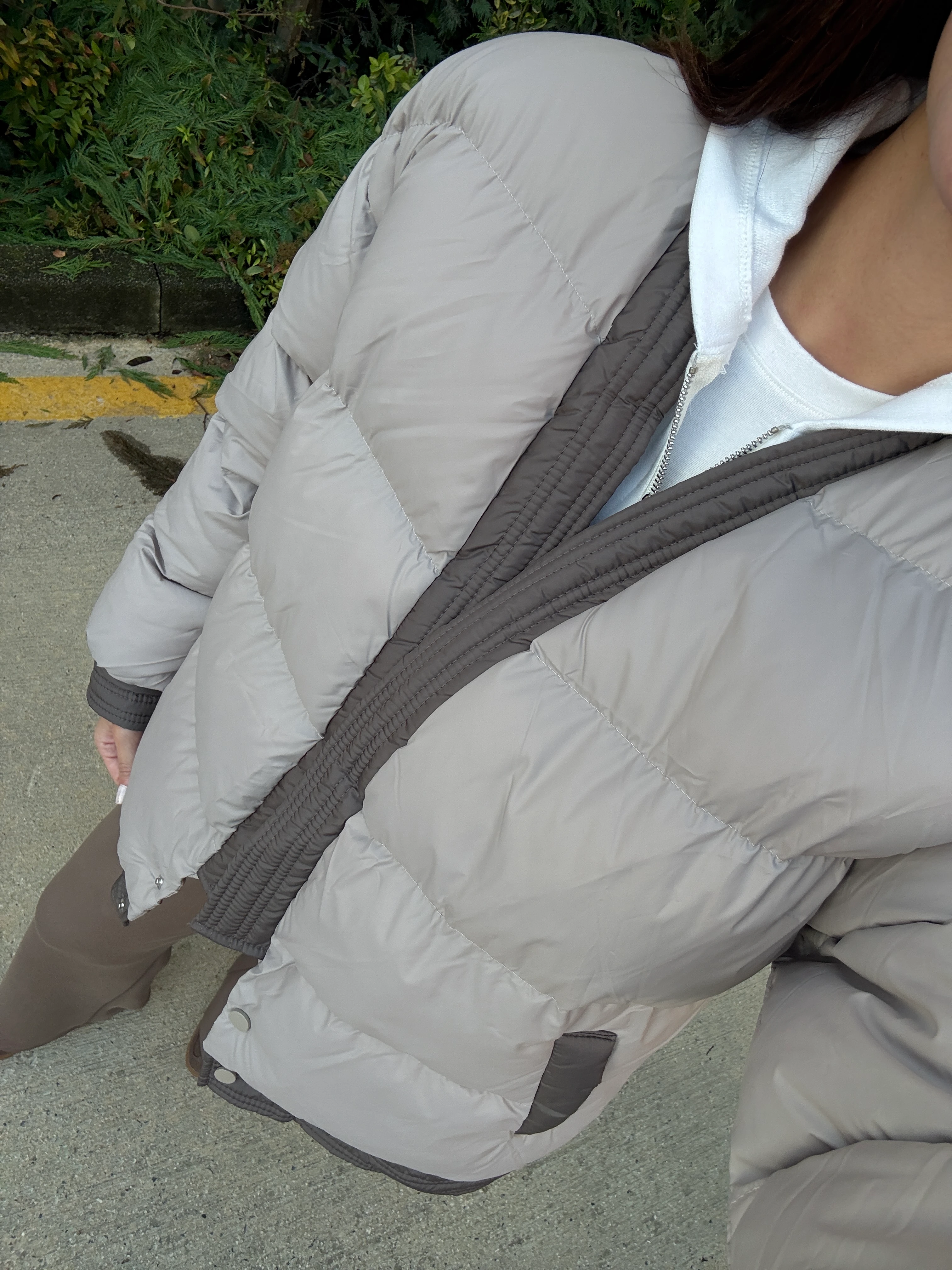 Premium Kontrast V Yaka Şişme Mont 