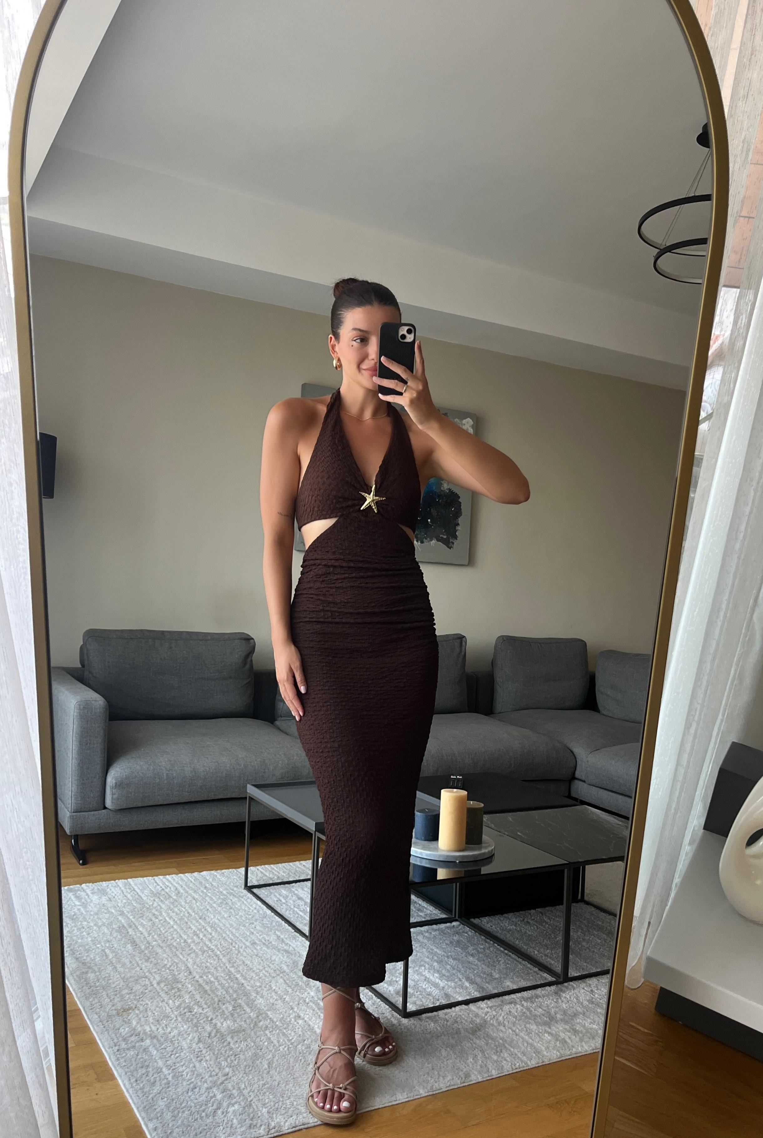 Kahve Aksesuar Detaylı Cut Out Elbise 
