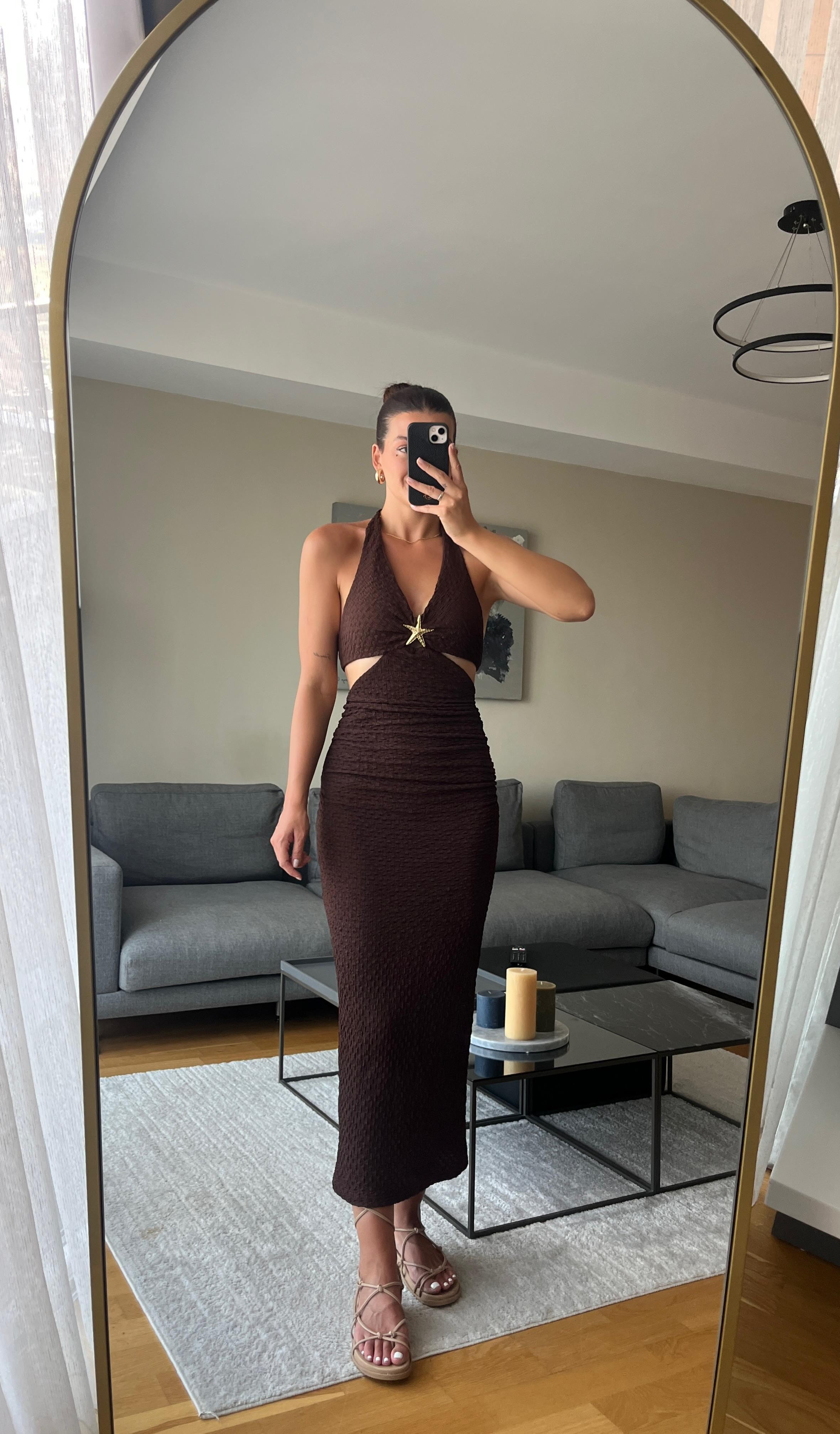 Kahve Aksesuar Detaylı Cut Out Elbise 