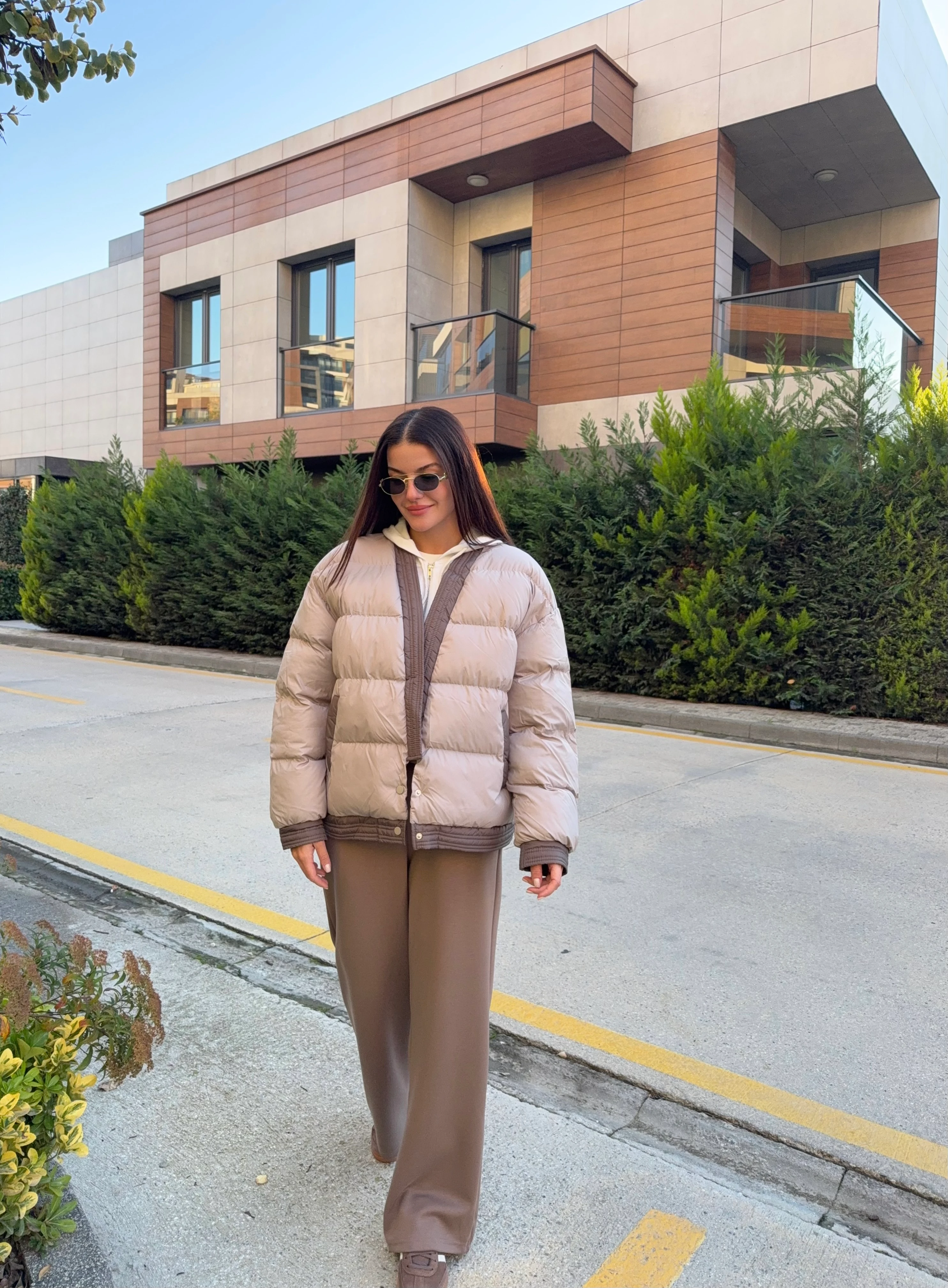 Premium Kontrast V Yaka Şişme Mont 