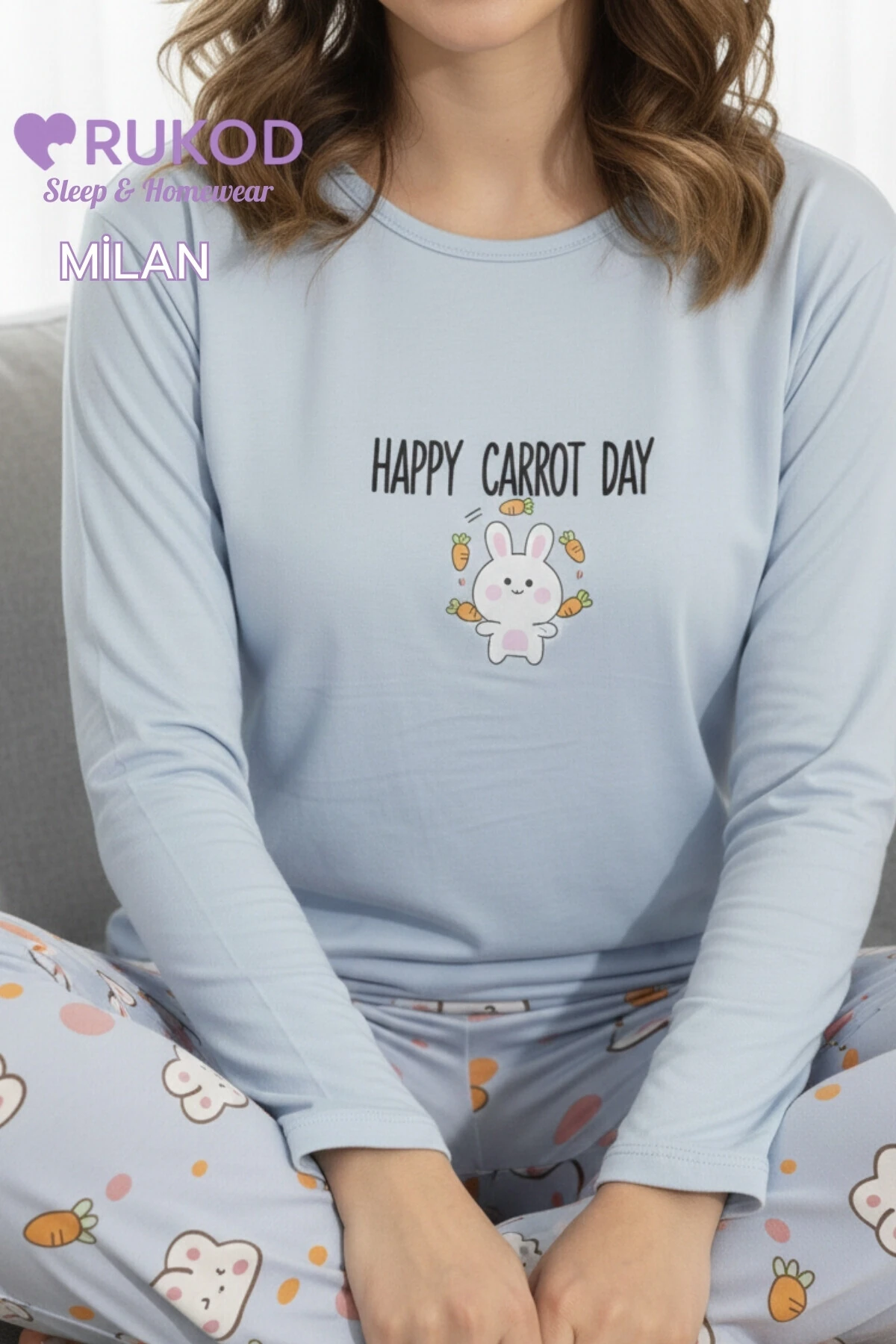 Kadın Açık Mavi Tavşan ve Havuç Desenli Kışlık Bisiklet Yaka Uzun Kol Pijama Takımı