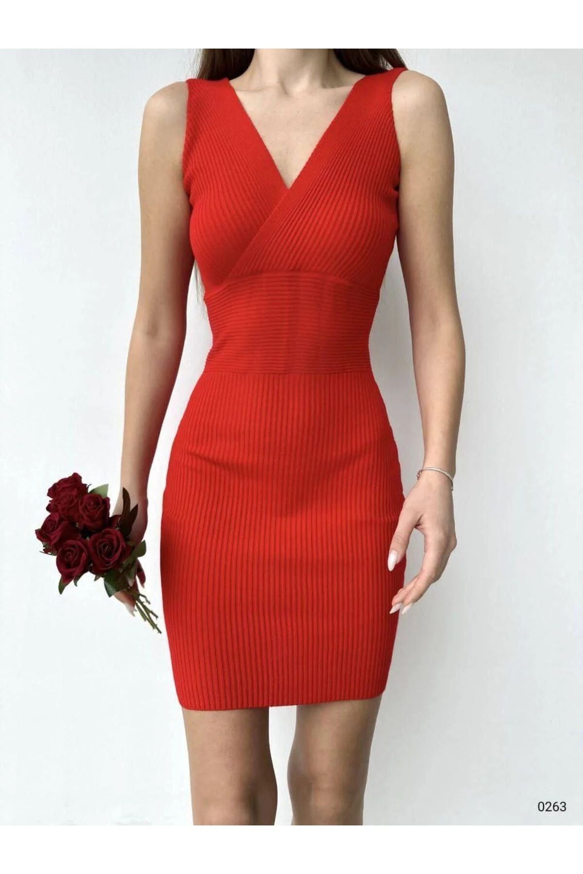 Kadın Kırmızı Askılı Kolsuz V Yaka Fitilli Likralı Mini Triko Kalem Elbise