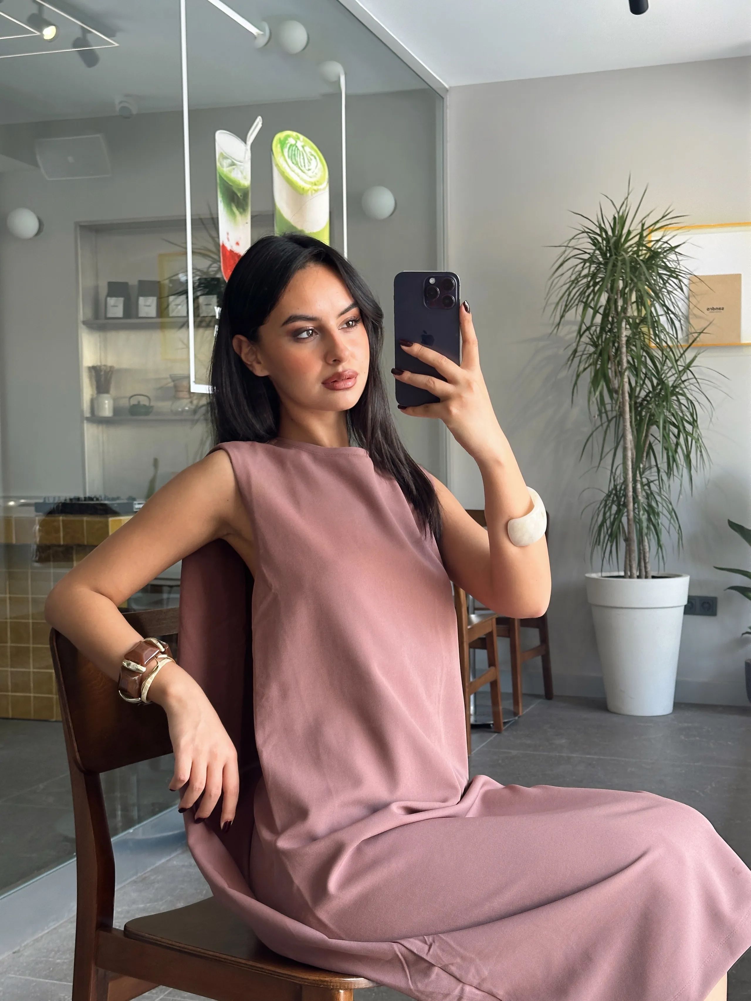 Dekolte Detay Sıfır Kol Elbise