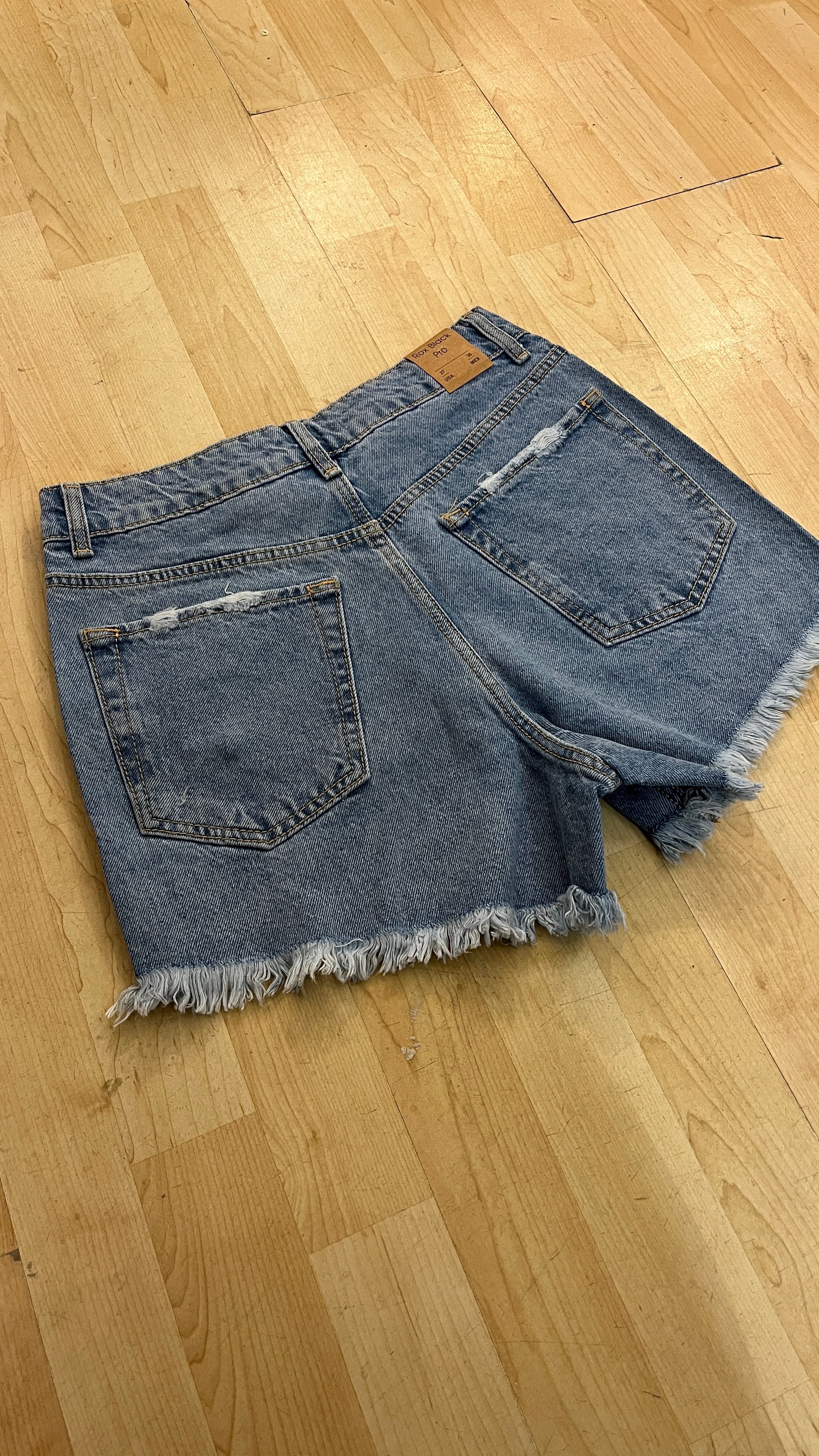 Pul İşlemeli Kot Şort