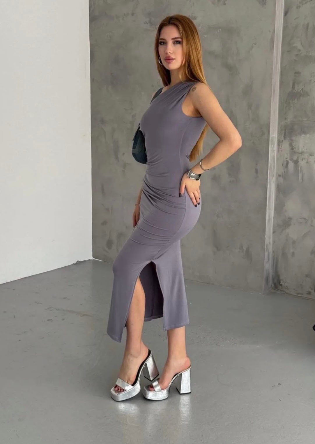 Gri Tek Omuz Drape Detay Yanı Yırmtaçlı Elbise