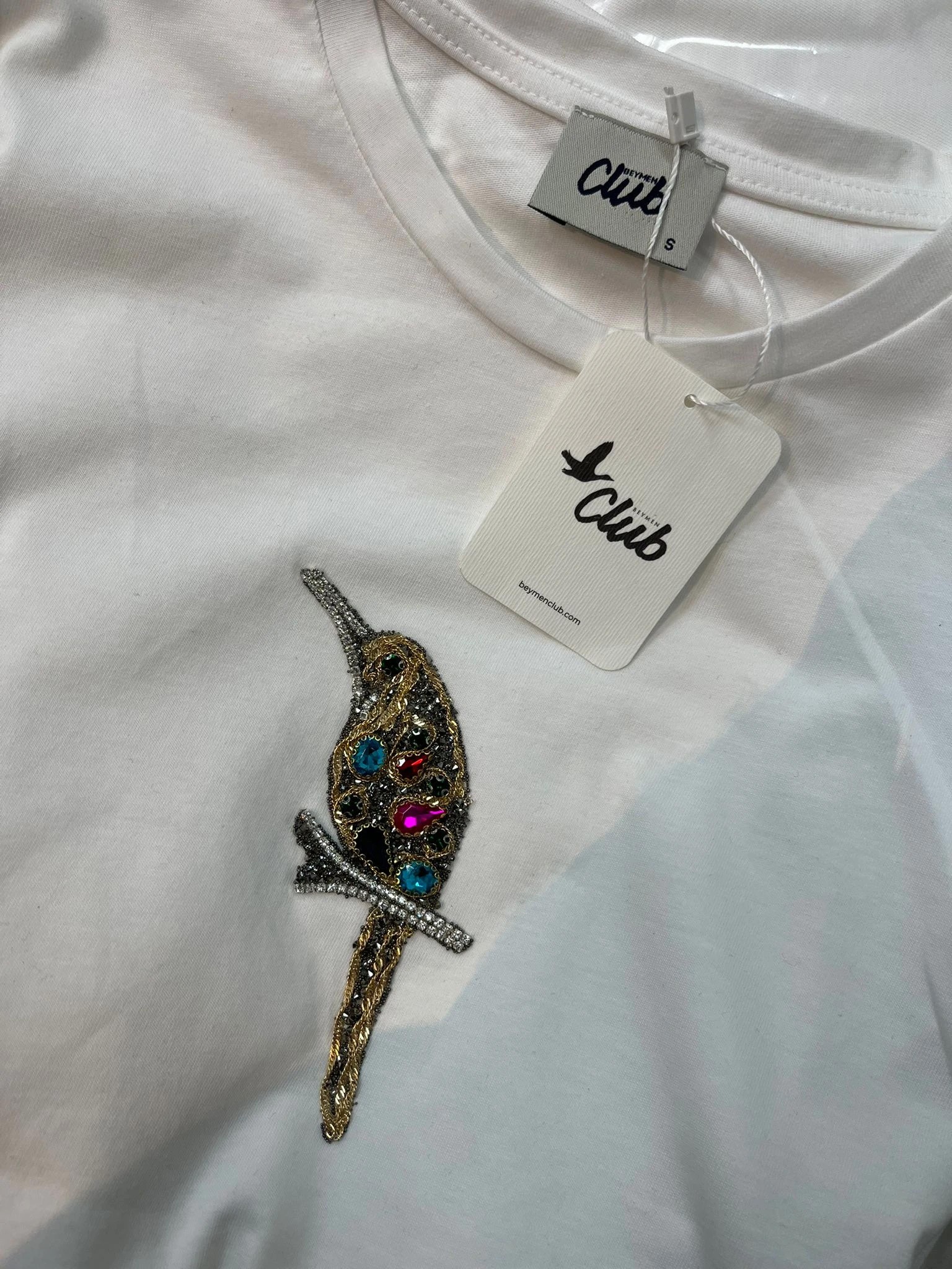 Beyaz Kuş Detaylı Tshirt