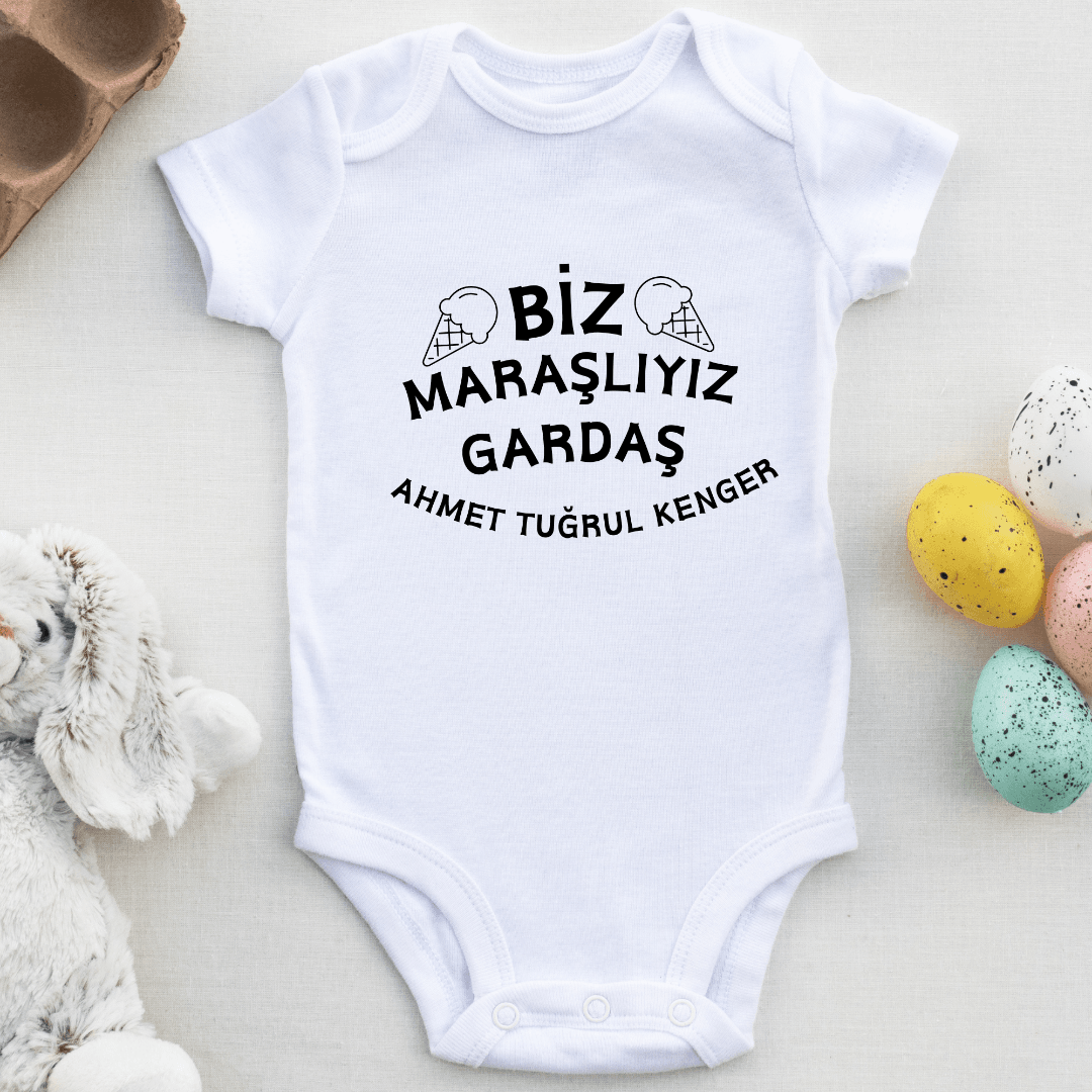 Biz Maraşlıyız gardaş Yazılı Kişiye özel Bebek Zıbın