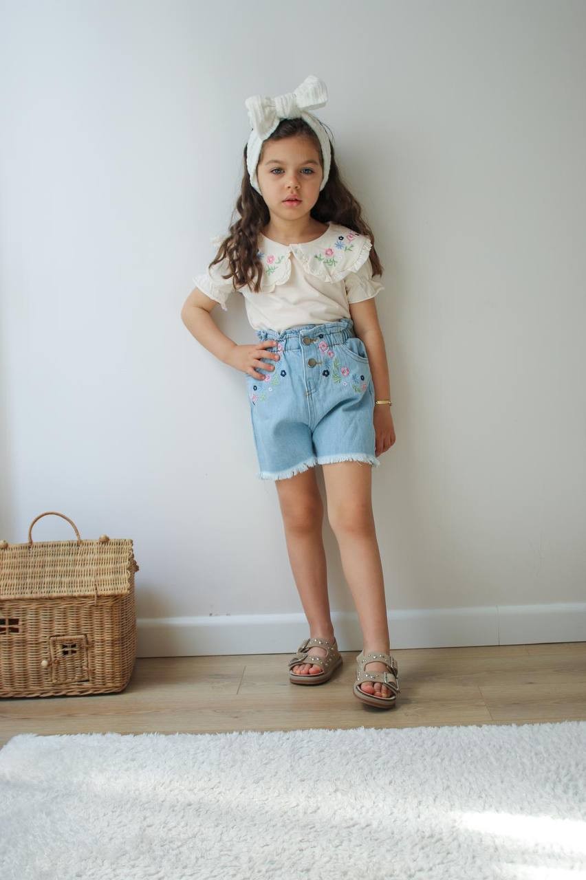 Çiçek Nakışlı Denim Şortlu Takım