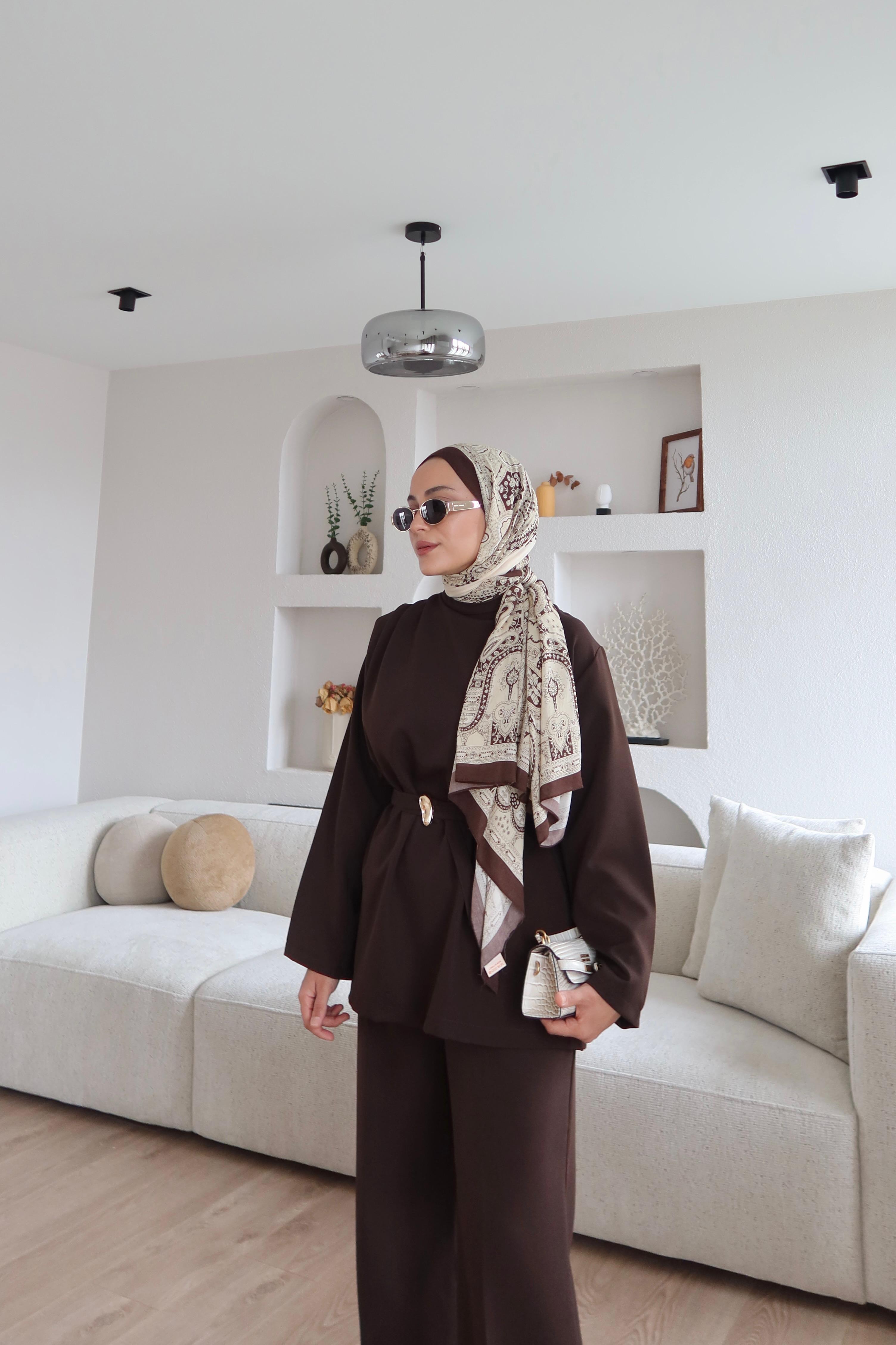 Gold Broş Detaylı Pantolon Takım Kahverengi 