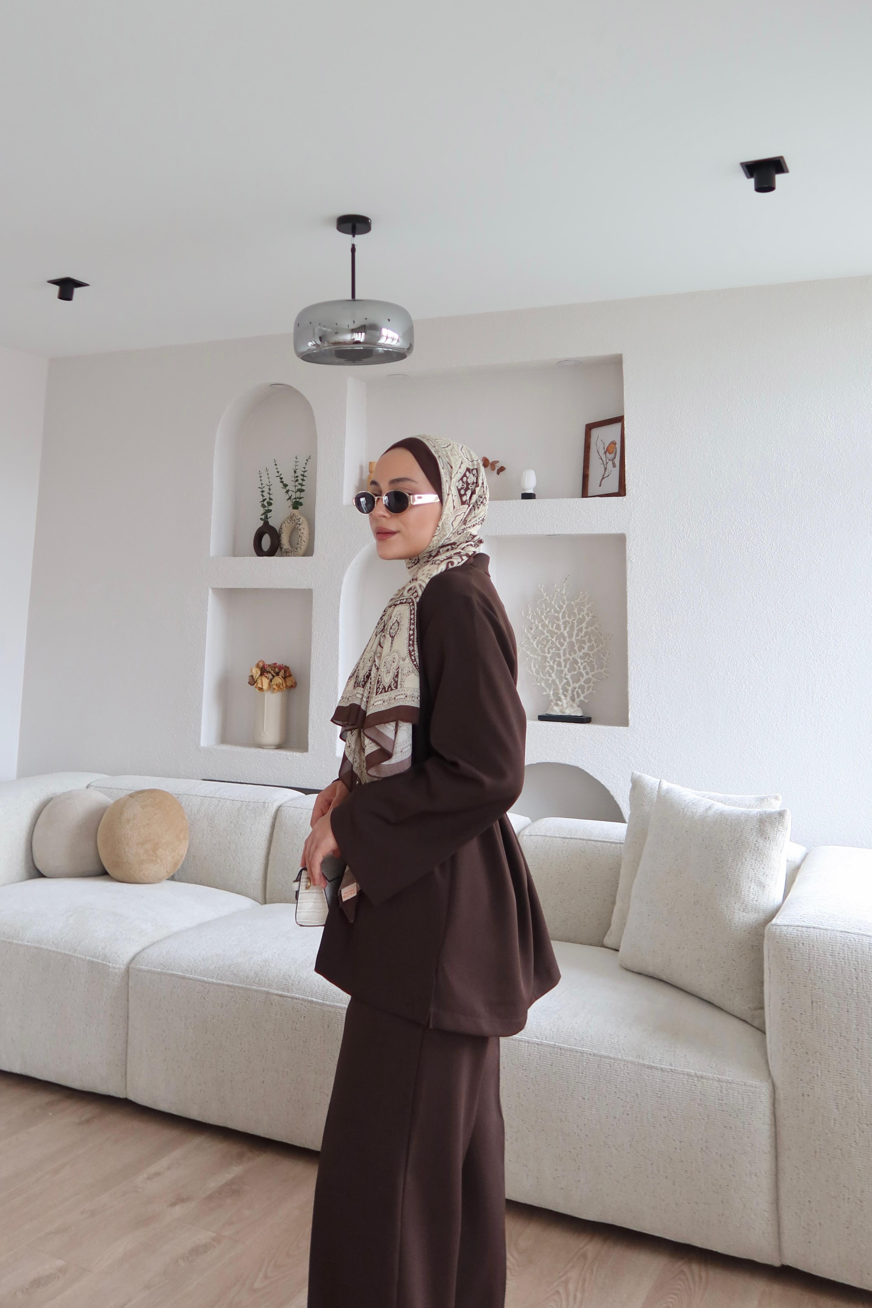 Gold Broş Detaylı Pantolon Takım Kahverengi 