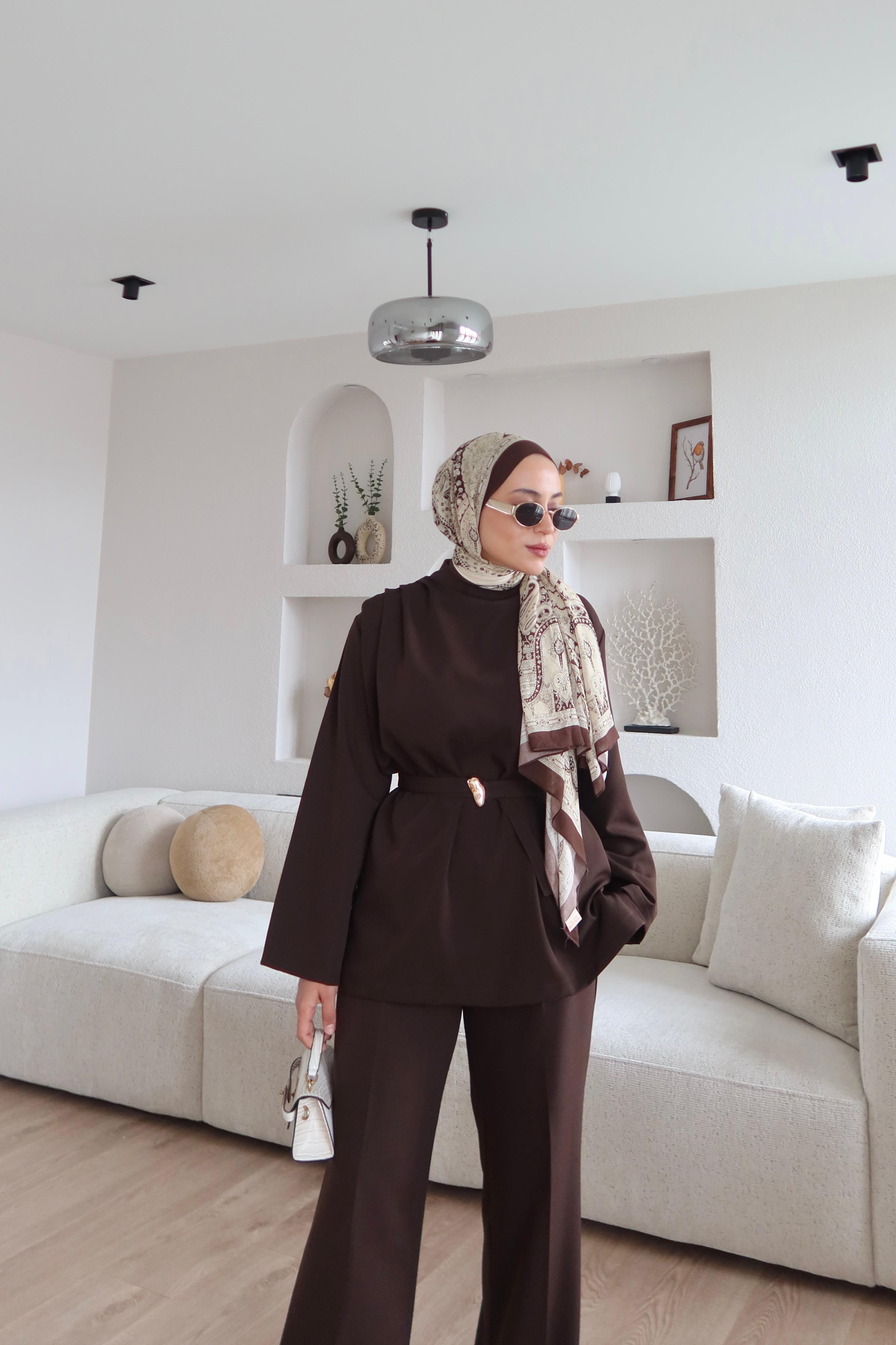 Gold Broş Detaylı Pantolon Takım Kahverengi 